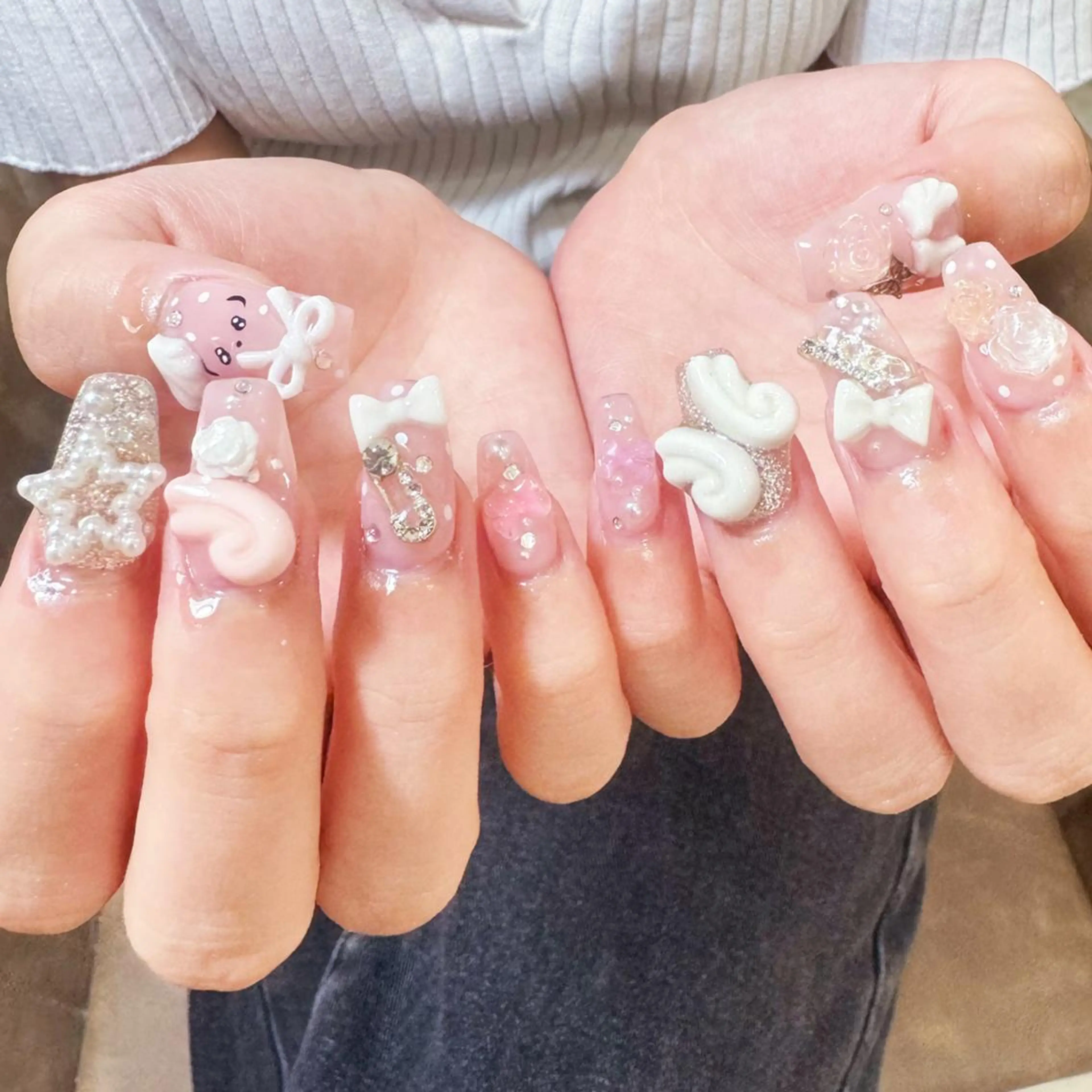 ネイル アートネイル オーロラネイル ガーリー キラキラネイル 韓国ネイル ハンドネイル DIAMOND 💅のネイルデザイン