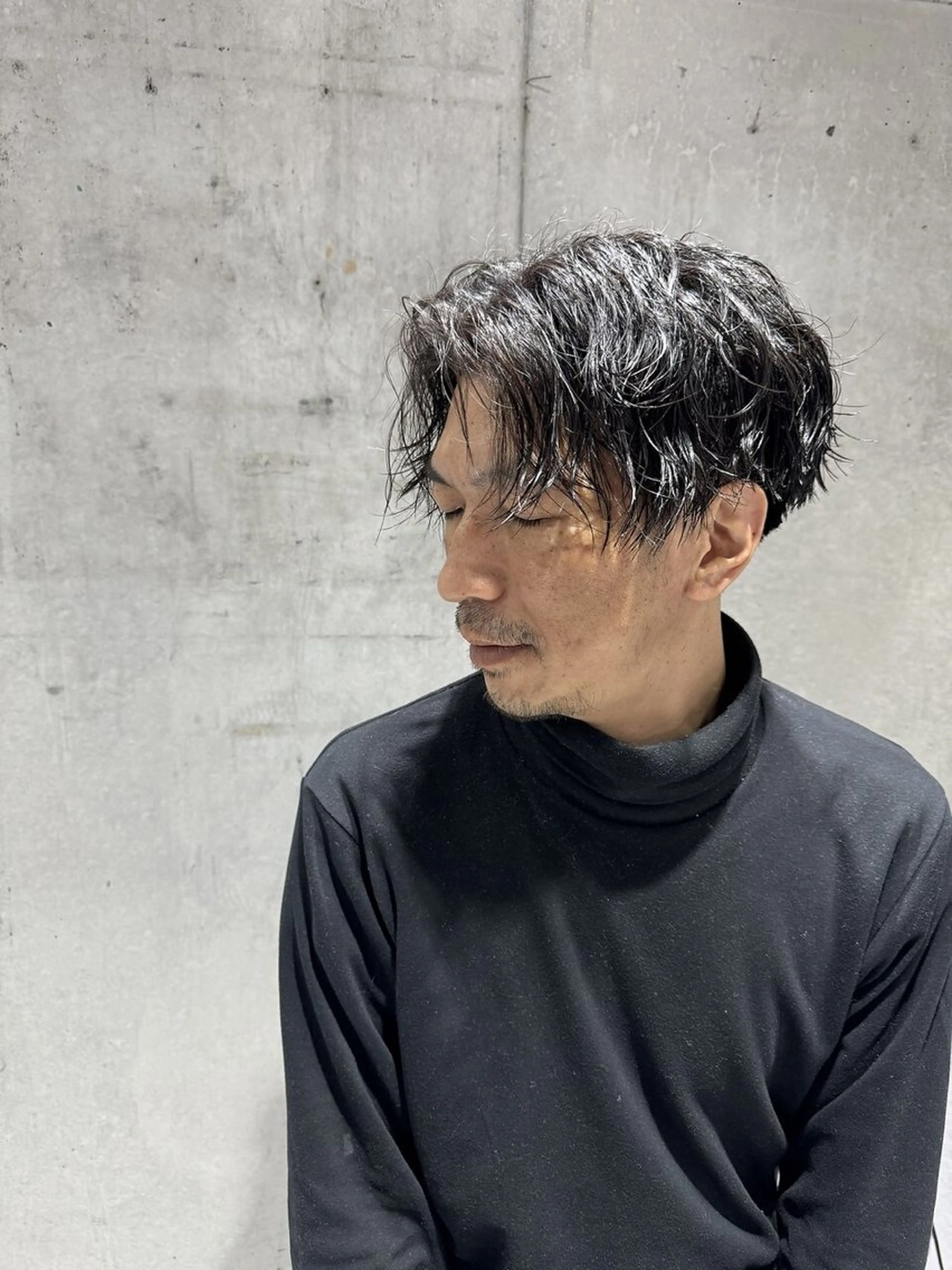 メンズ センターパート ダウンパーマ フェードカット フェザーパーマ カルマパーマ カット MEN’SsalonHYPE所属・メンズカット/布施/ 秋山 涼のヘアスタイル