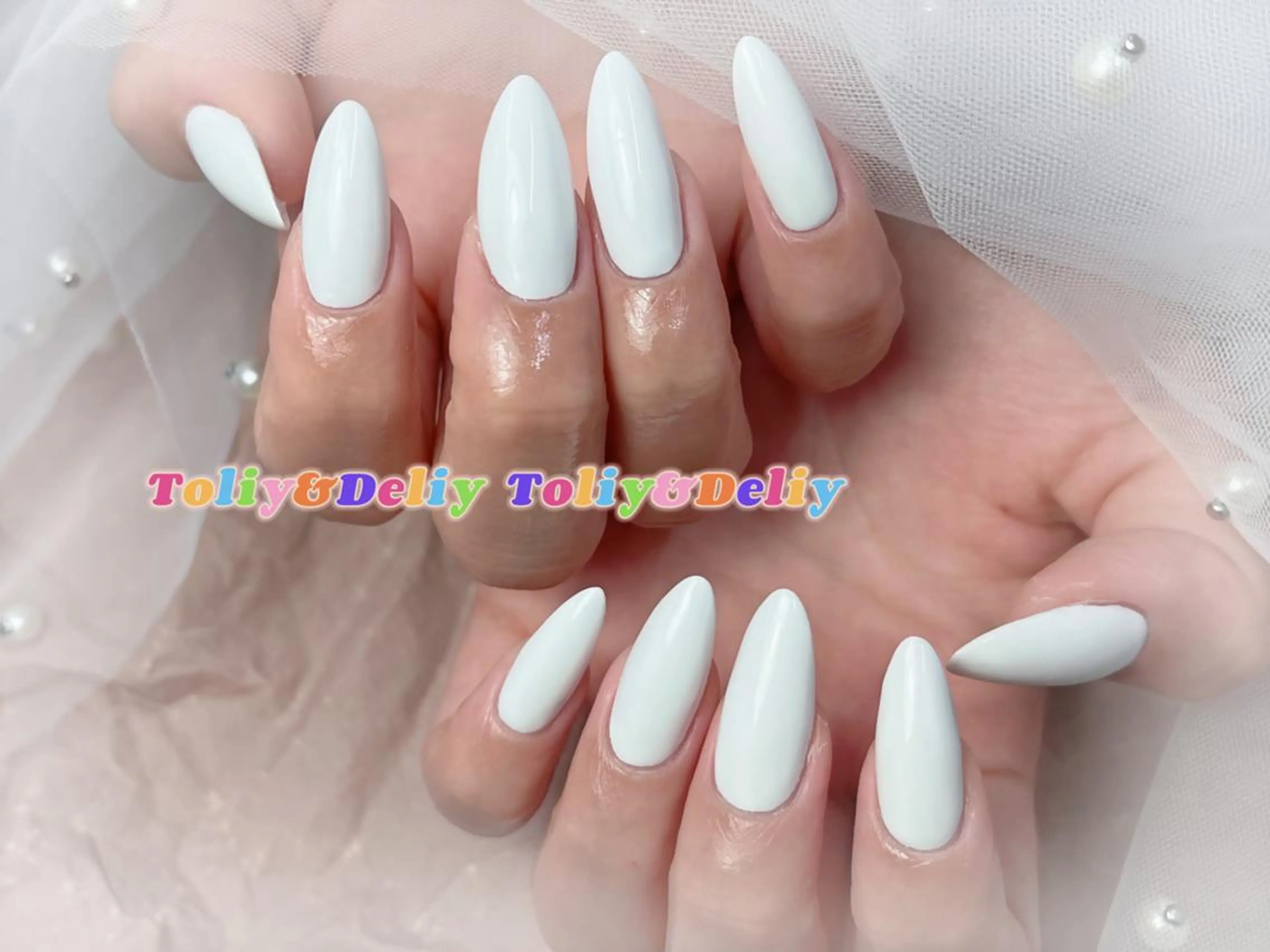ネイル アートネイル シンプルネイル ホワイト ハンドネイル ToliyDeliy Nail Salonのネイルデザイン