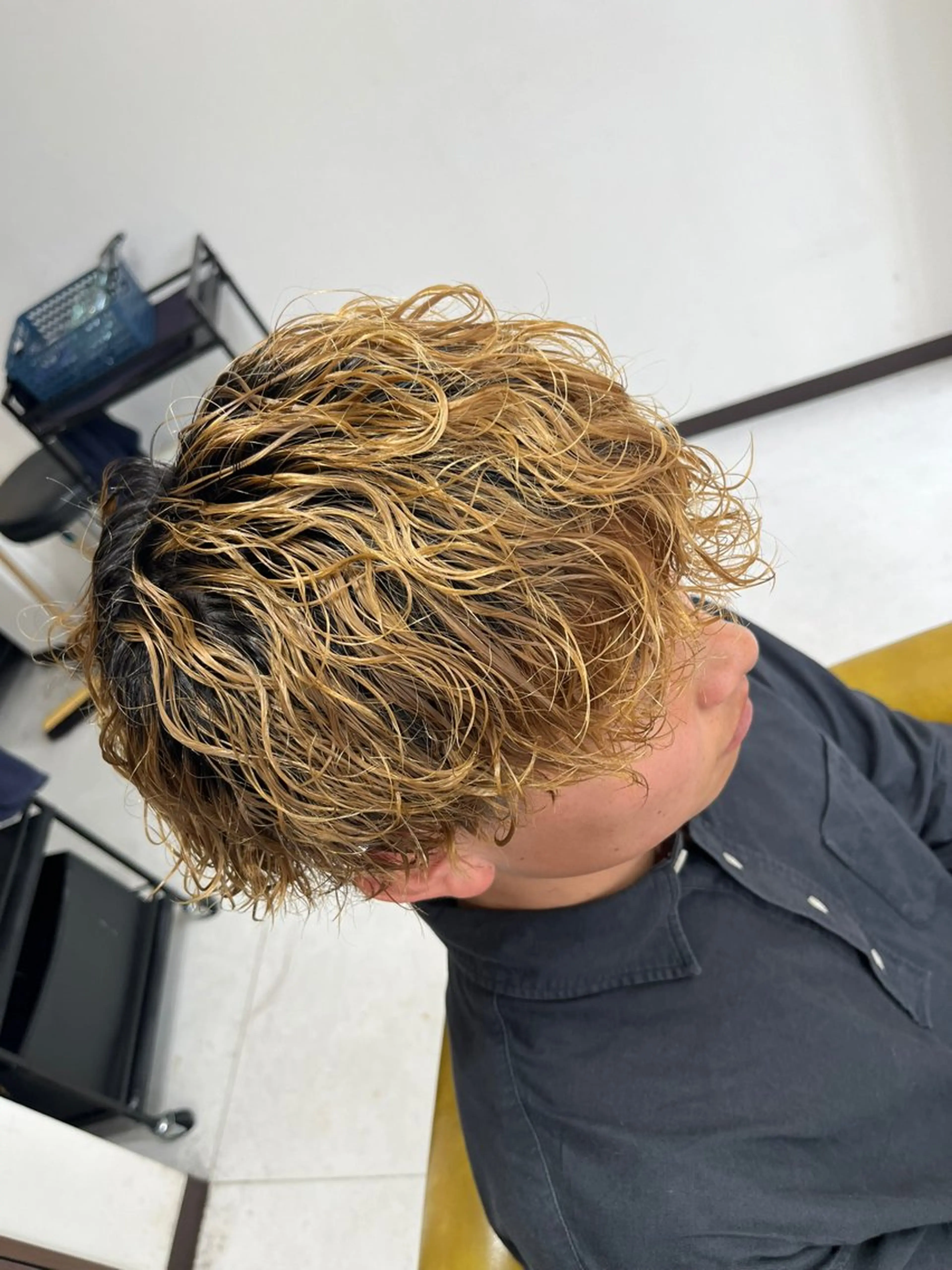 ショート パーマ メンズ メンズブリーチ メンズパーマ 波巻きパーマ カット パーマ 峯 渉人のヘアスタイル