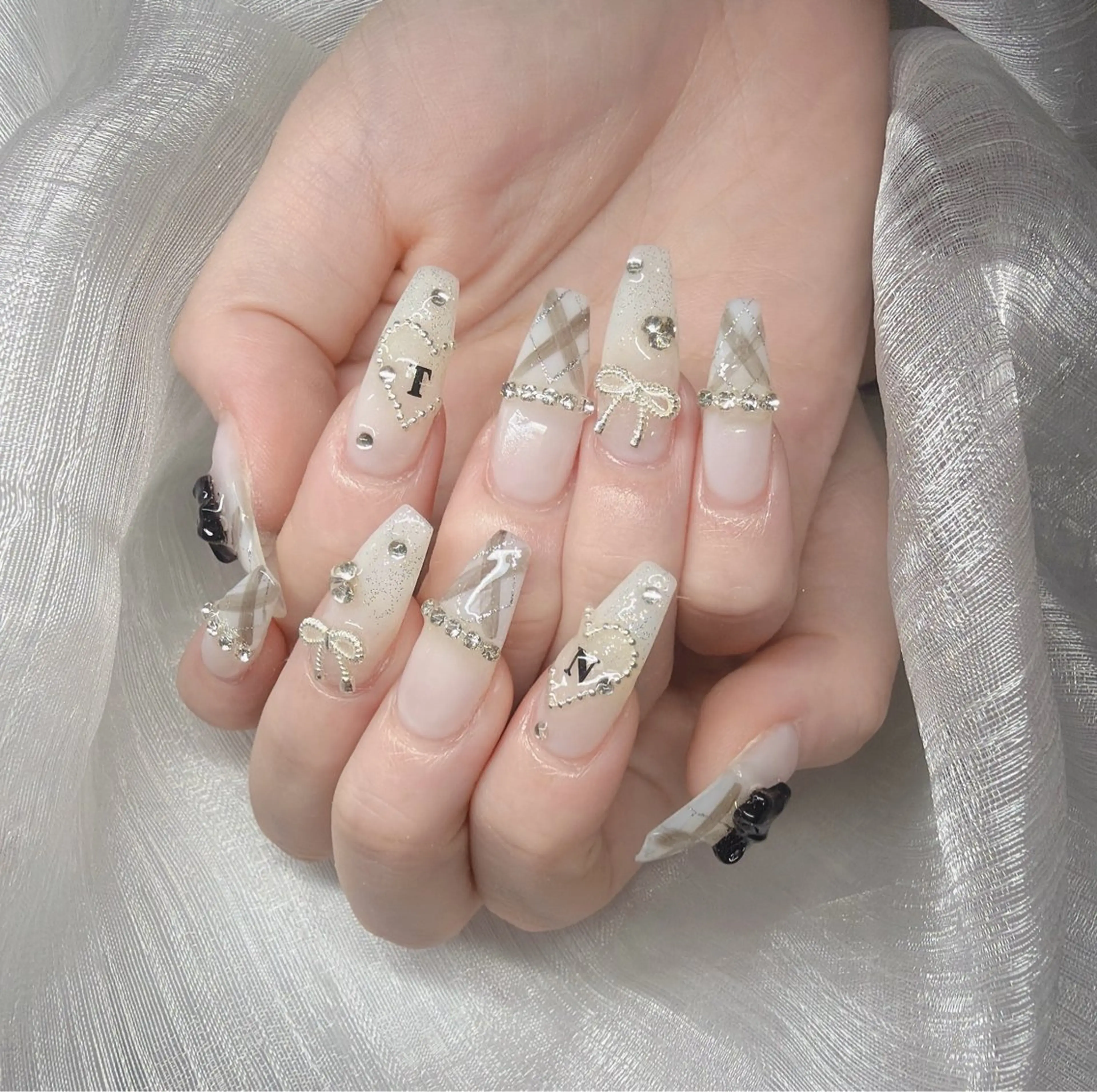 ネイル ハンドネイル Lee Nailsのネイルデザイン
