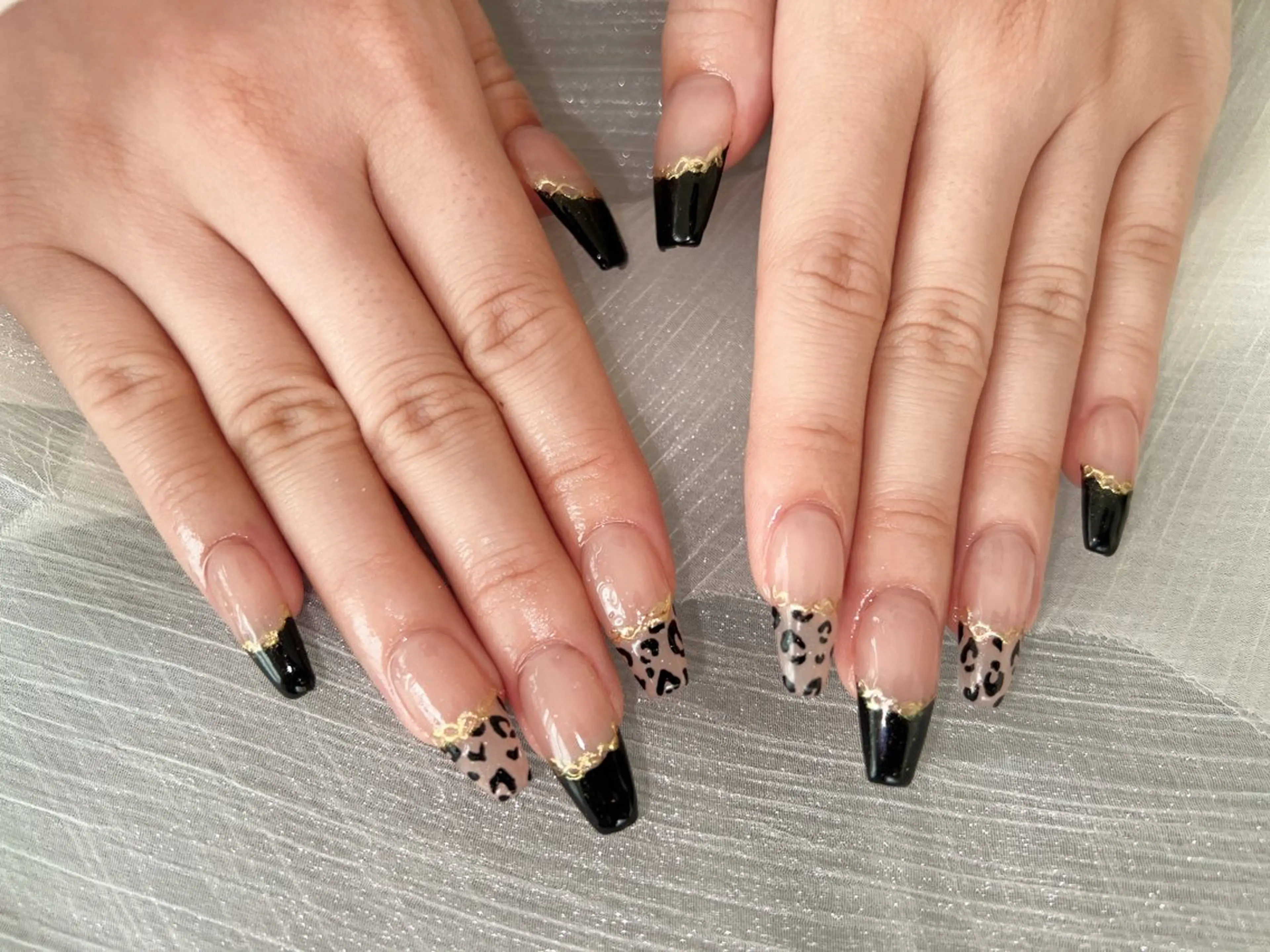 ネイル アニマル柄 フレンチネイル ハンドネイル CHER NAIL(シェルネイル)所属・cher loydのネイルデザイン