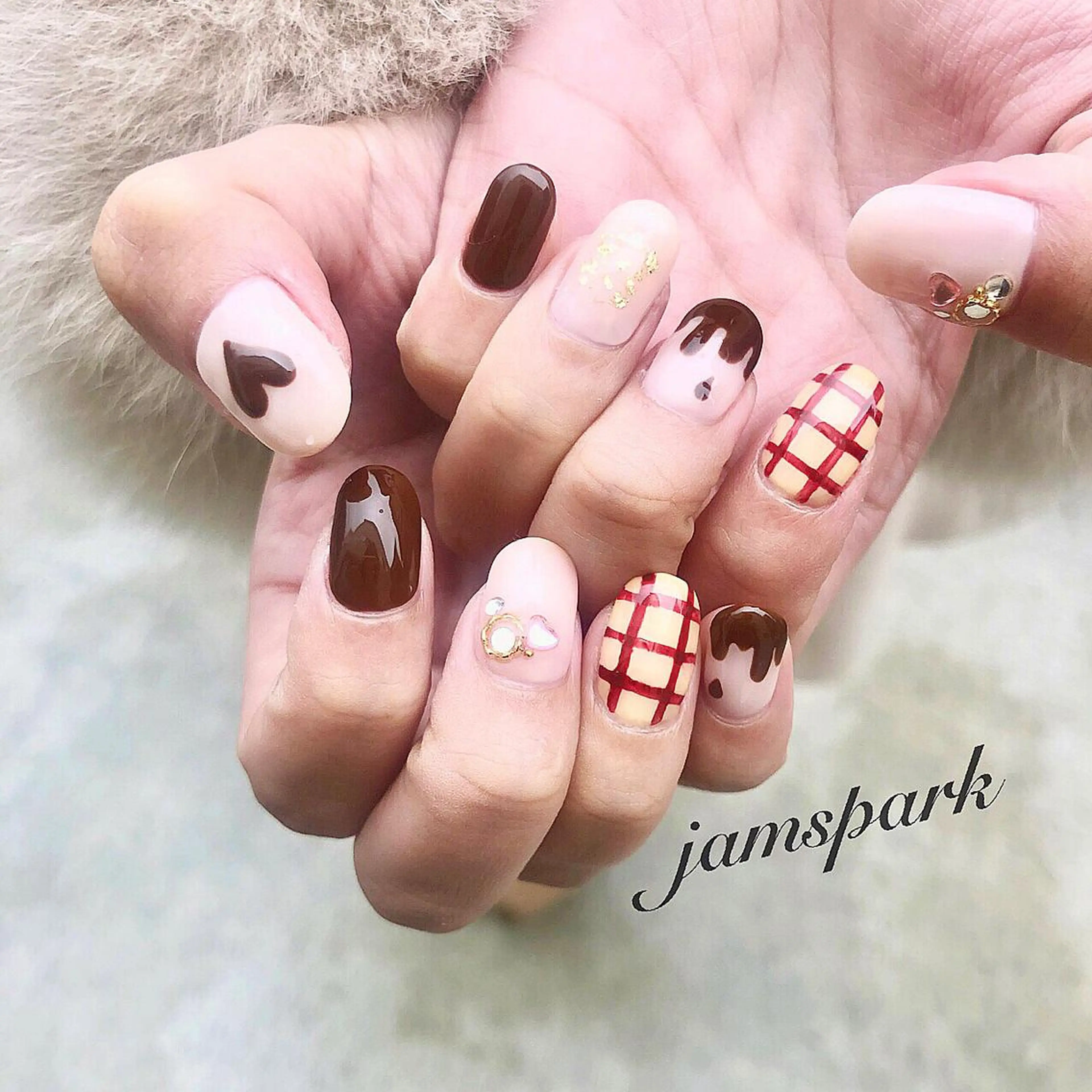 ネイル アートネイル ブラウン ハート ニュアンスネイル バレンタイン ハンドネイル jamspark ✨のネイルデザイン