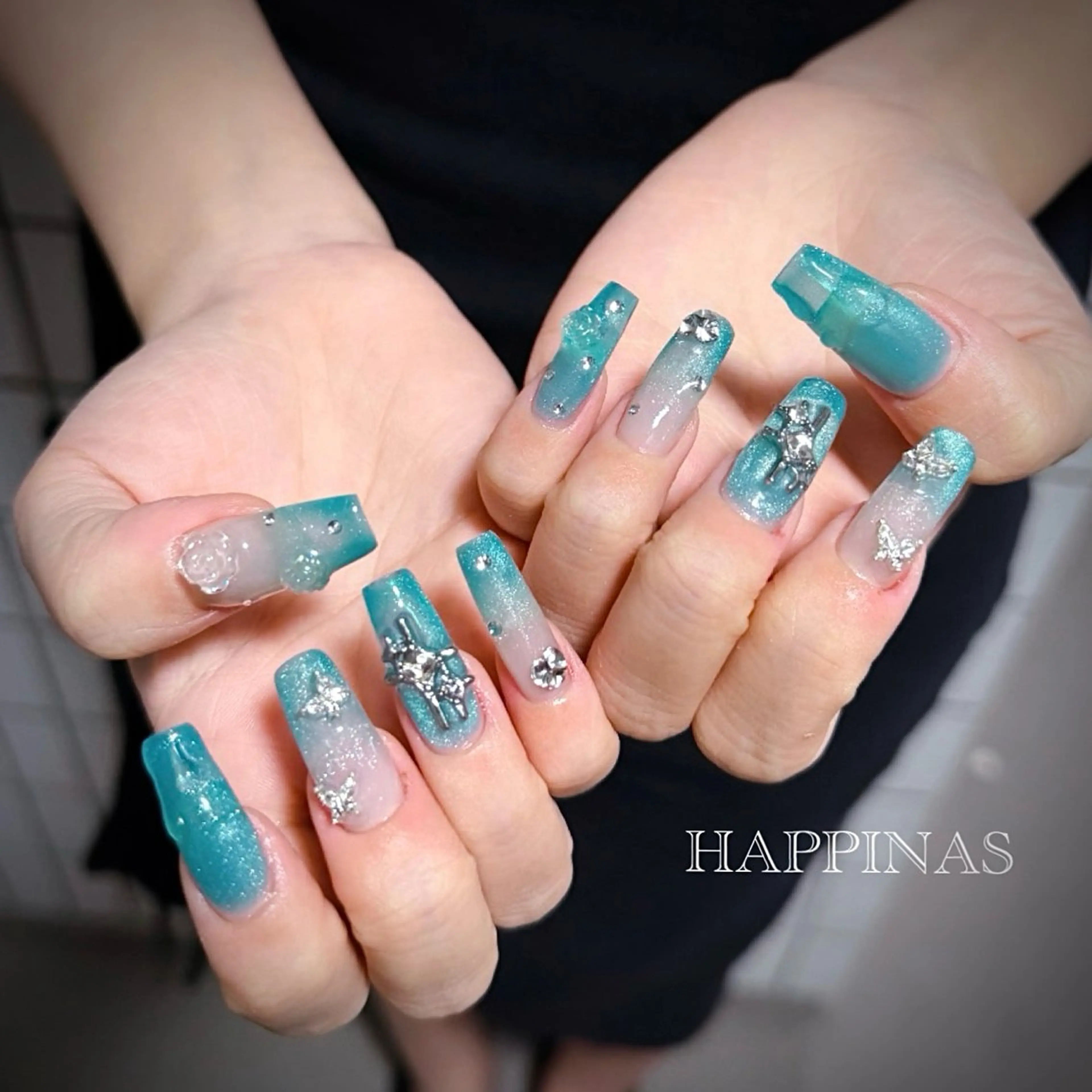 ネイル ガーリー グラデーション キラキラネイル マグネットネイル スカルプネイル ハンドネイル HAPPINAS ののかのネイルデザイン