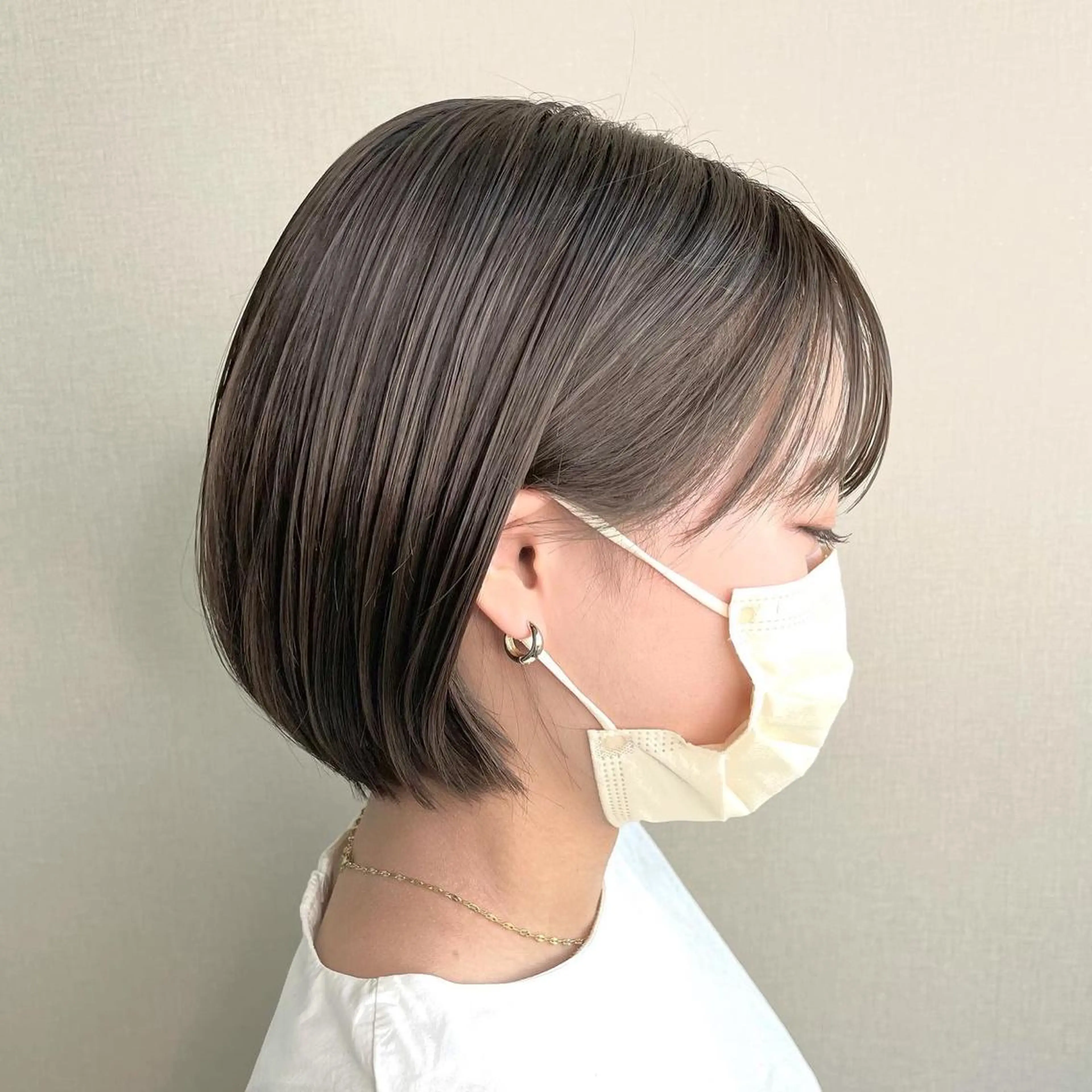カラー グレージュ 堀結香/顔まわり レイヤー/蒲生四丁目のヘアスタイル