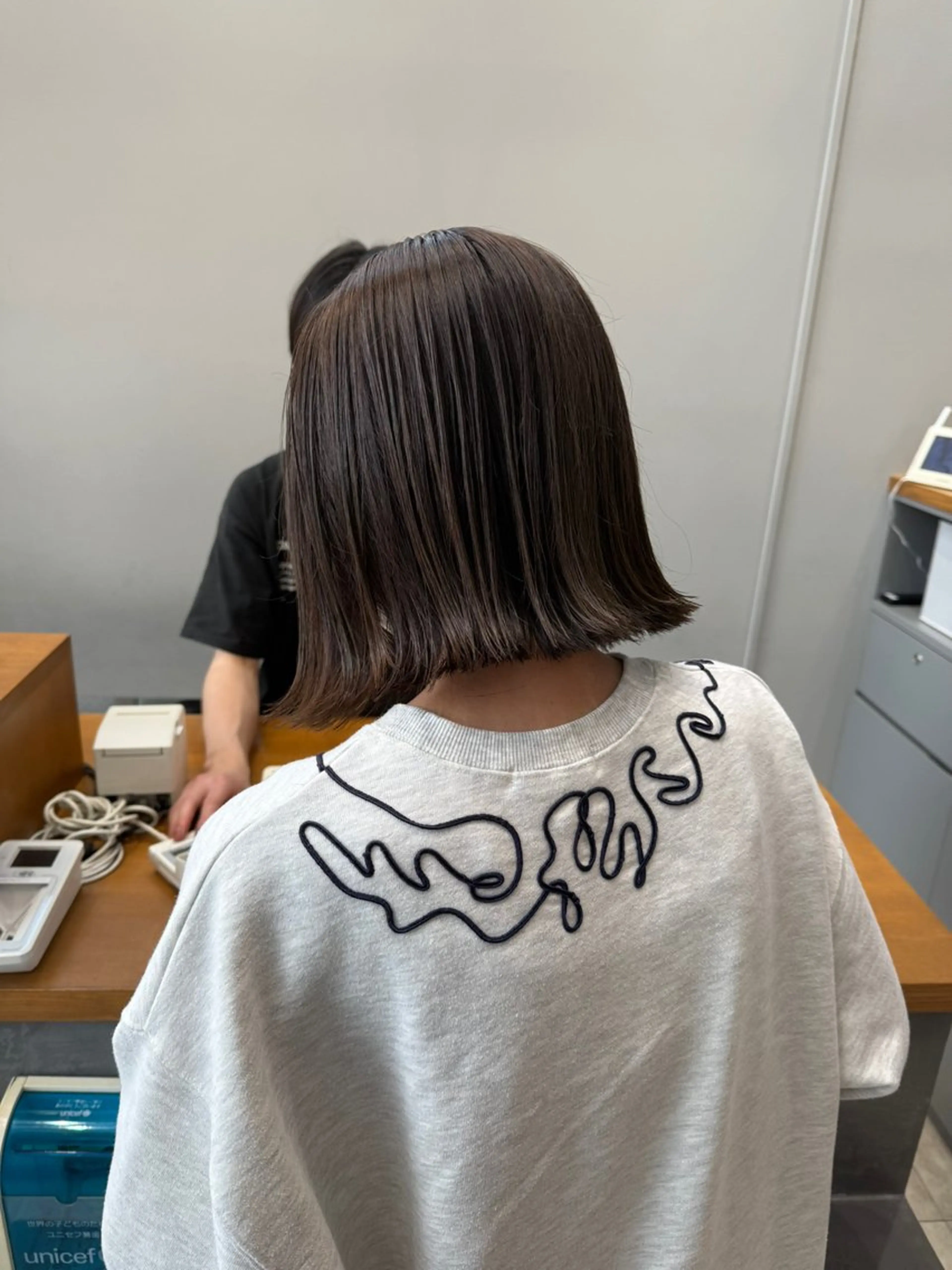 ショート カラー 切りっぱなしボブ ボブ 外ハネヘア カット ヘアカラー エマ ピボット 中川店所属・富原崇太/ 透明感カラー/韓国風のヘアスタイル
