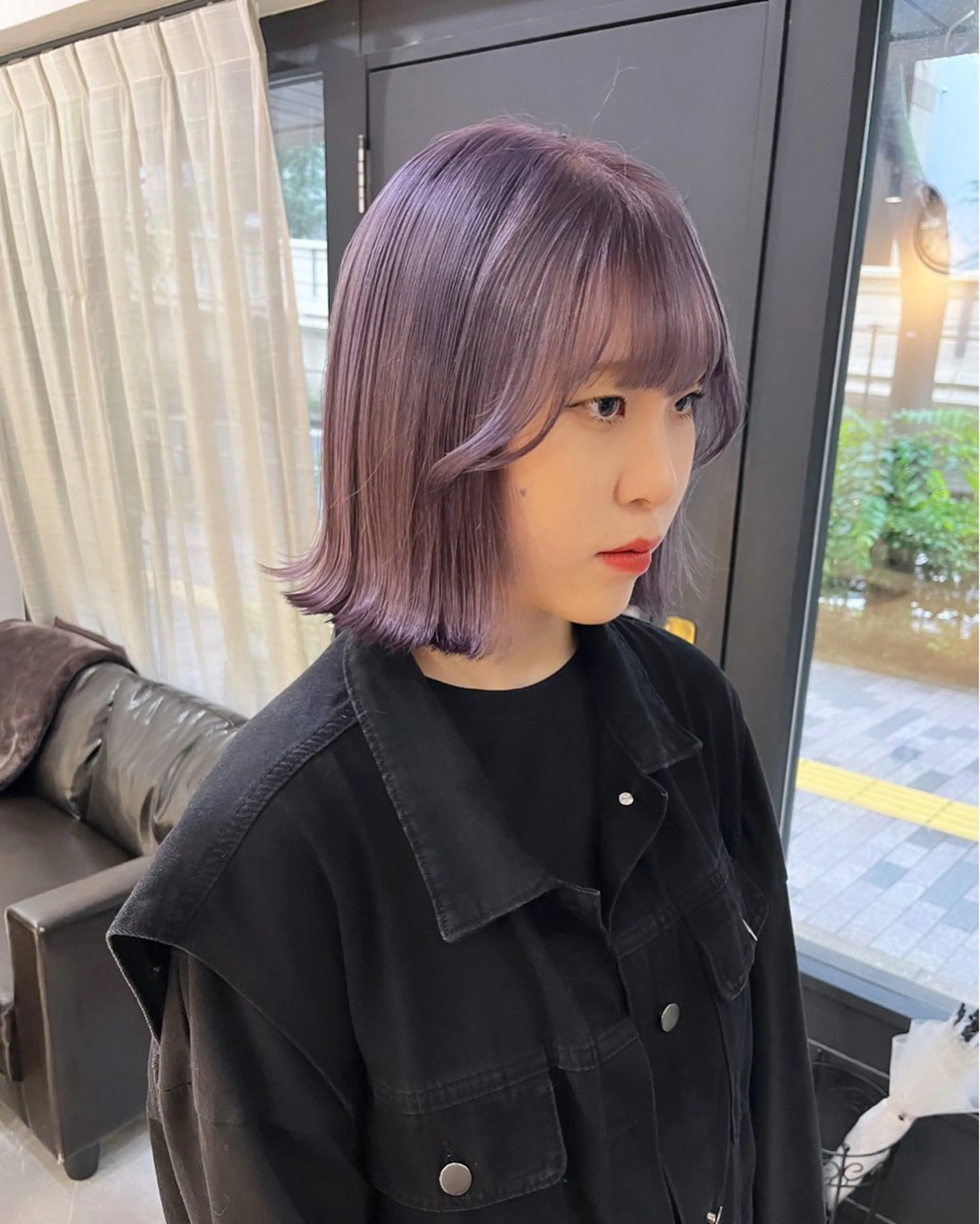 ミディアム ラベンダーベージュ ツヤ髪縮毛矯正 🩶manamiのヘアスタイル