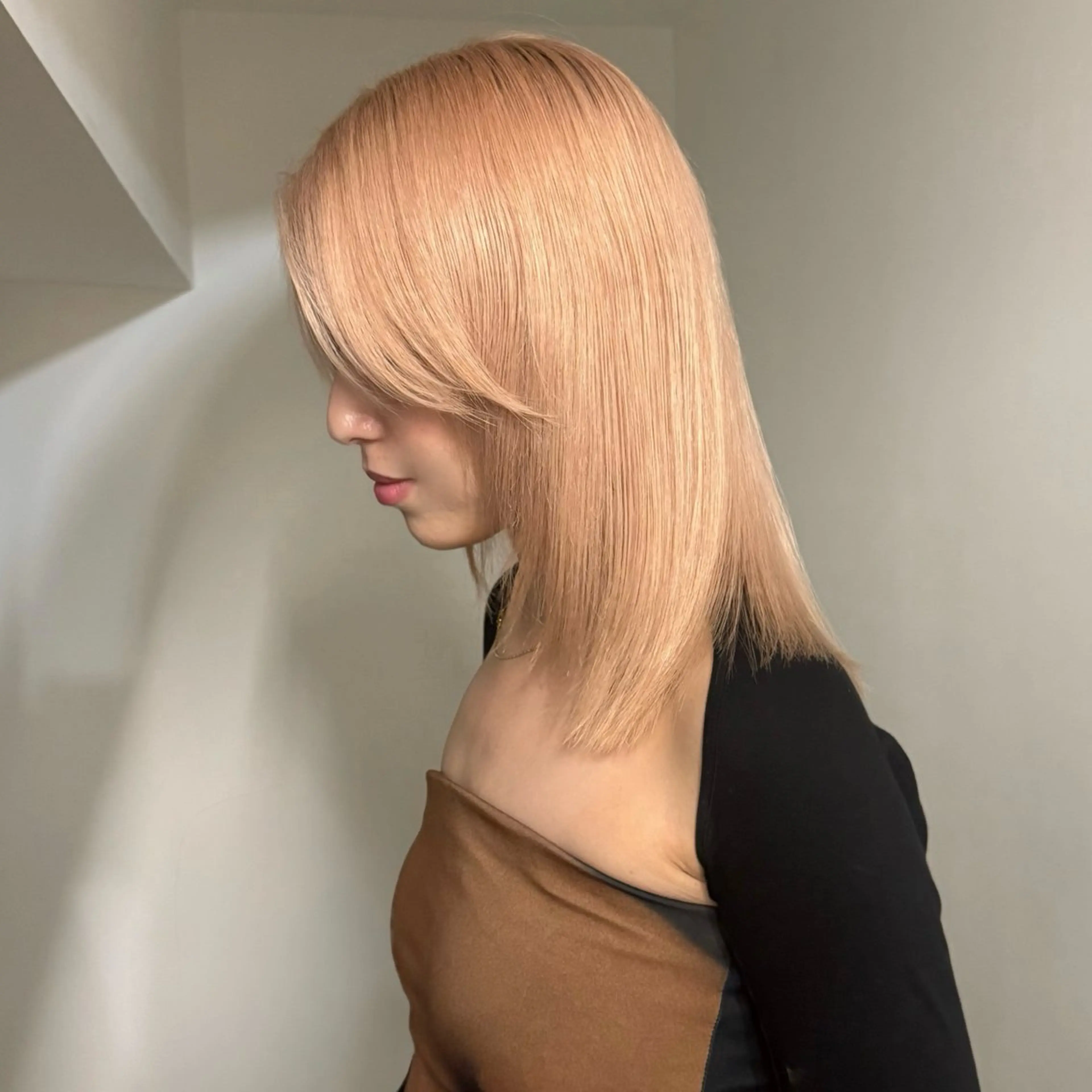 セミロング 艶ハイトーン/ 颯一朗のヘアスタイル