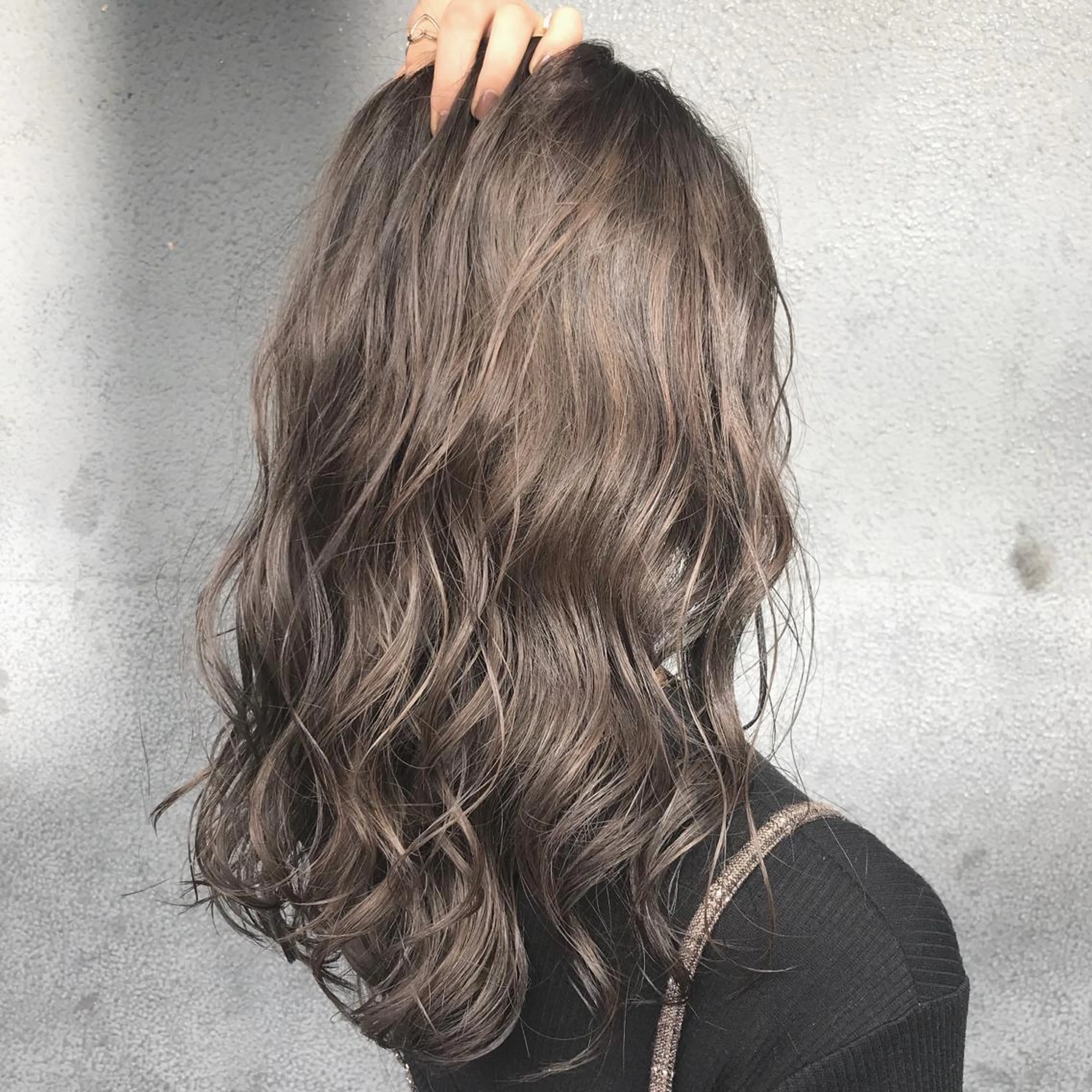 ロング カラー アッシュ ベージュカラー ブリーチ 透明感カラー 外国人風カラー カット ヘアカラー トリートメント 韓国レイヤー/ミルク ティー🦋高橋　暖のヘアスタイル