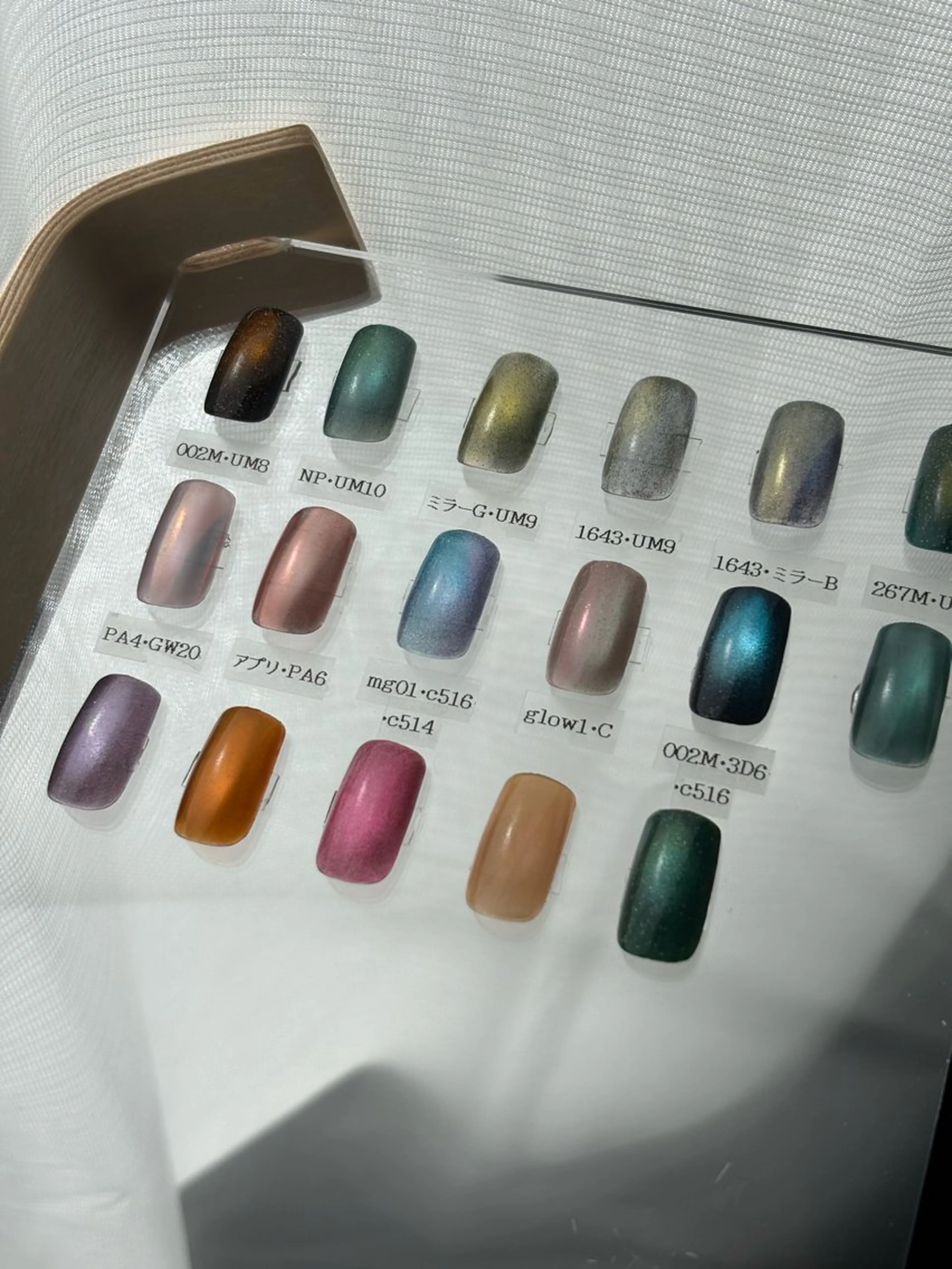 ネイル マグネットネイル ミラーネイル ハンドネイル ハンドケア NAIL SALON le'ana所属・NAIL SALON le'anaのネイルデザイン