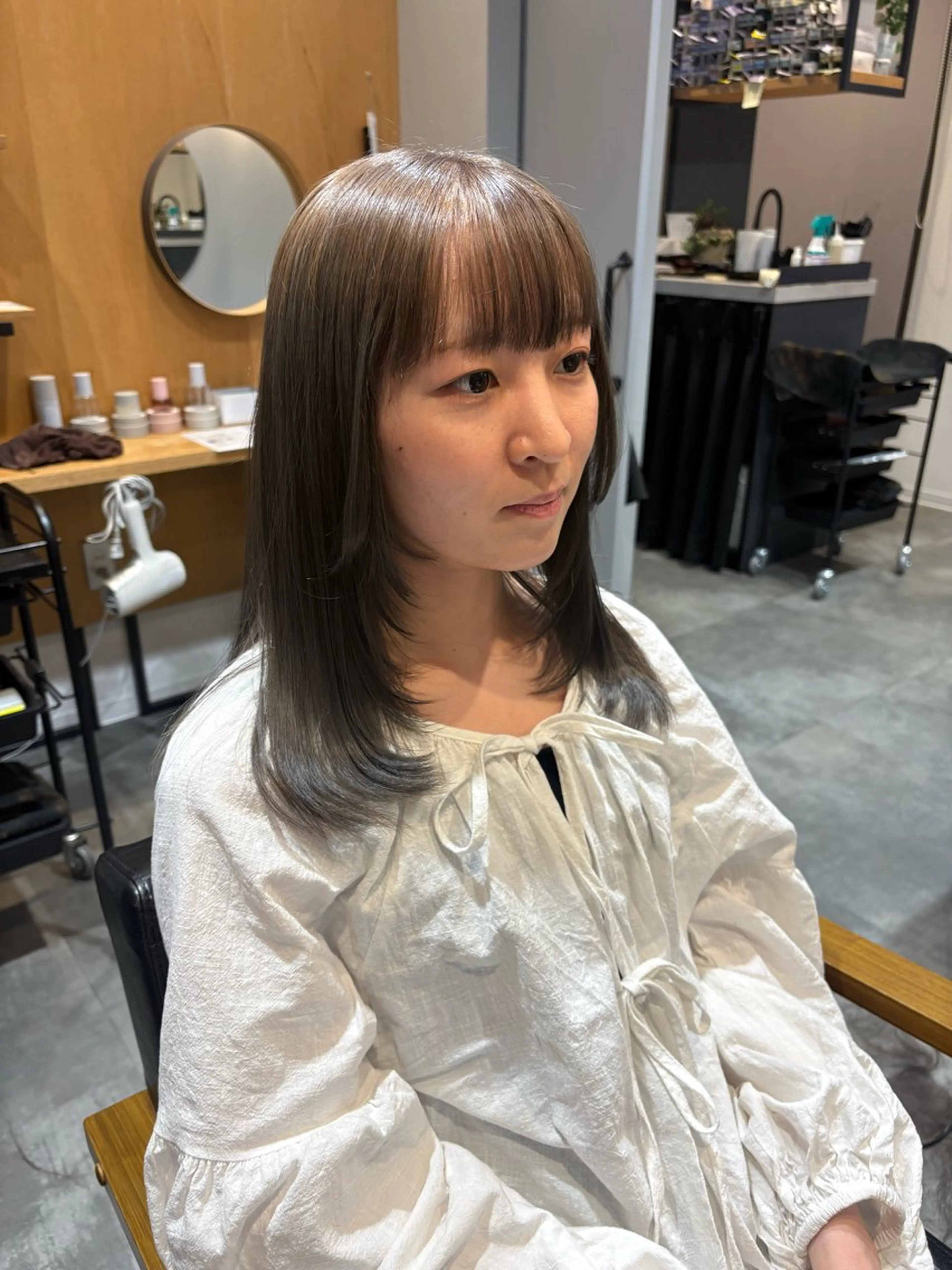 ミディアム カット ヘアカラー 小堀 いぶきのヘアスタイル