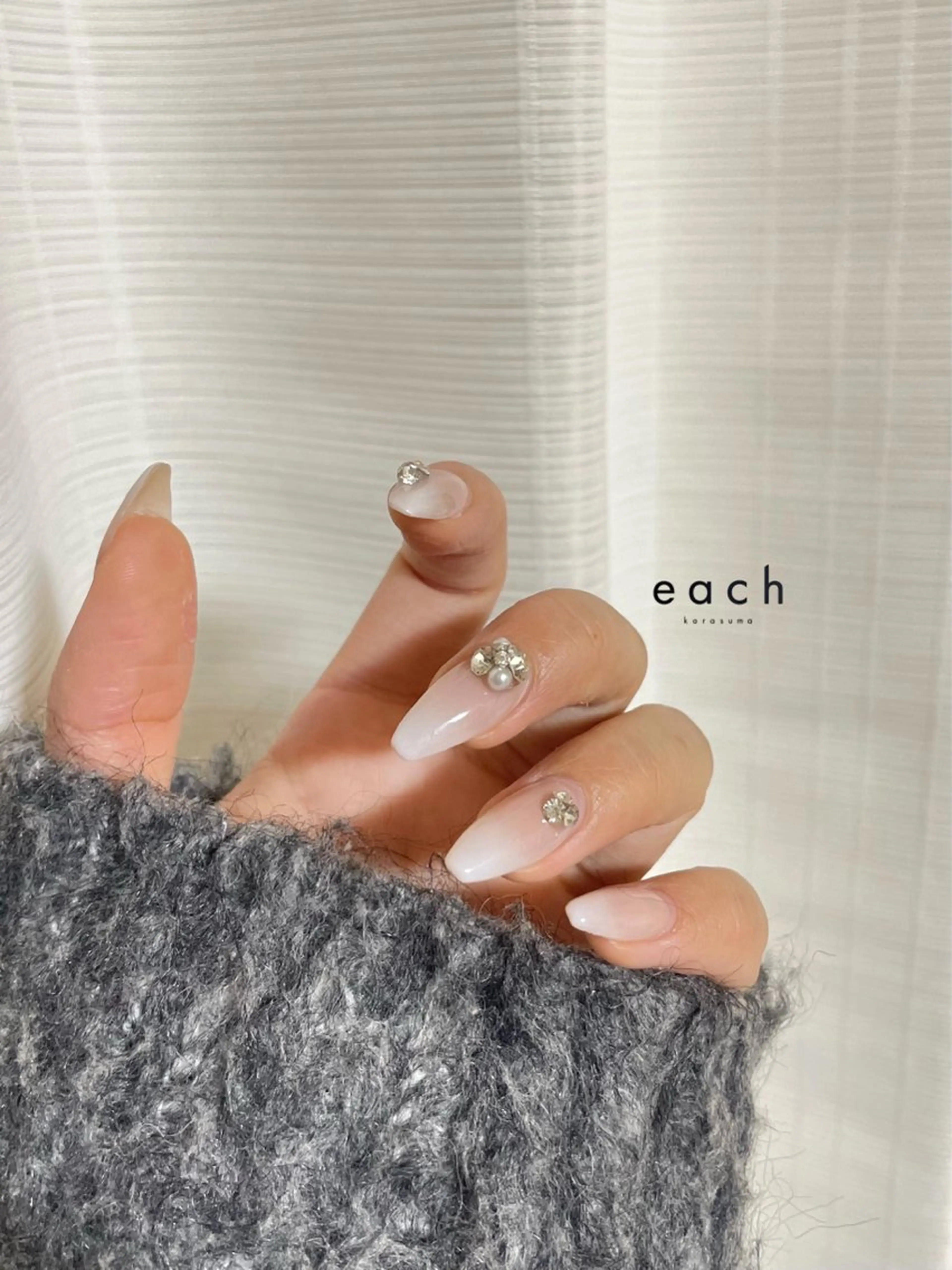 ネイル ホワイト each lucaのネイルデザイン