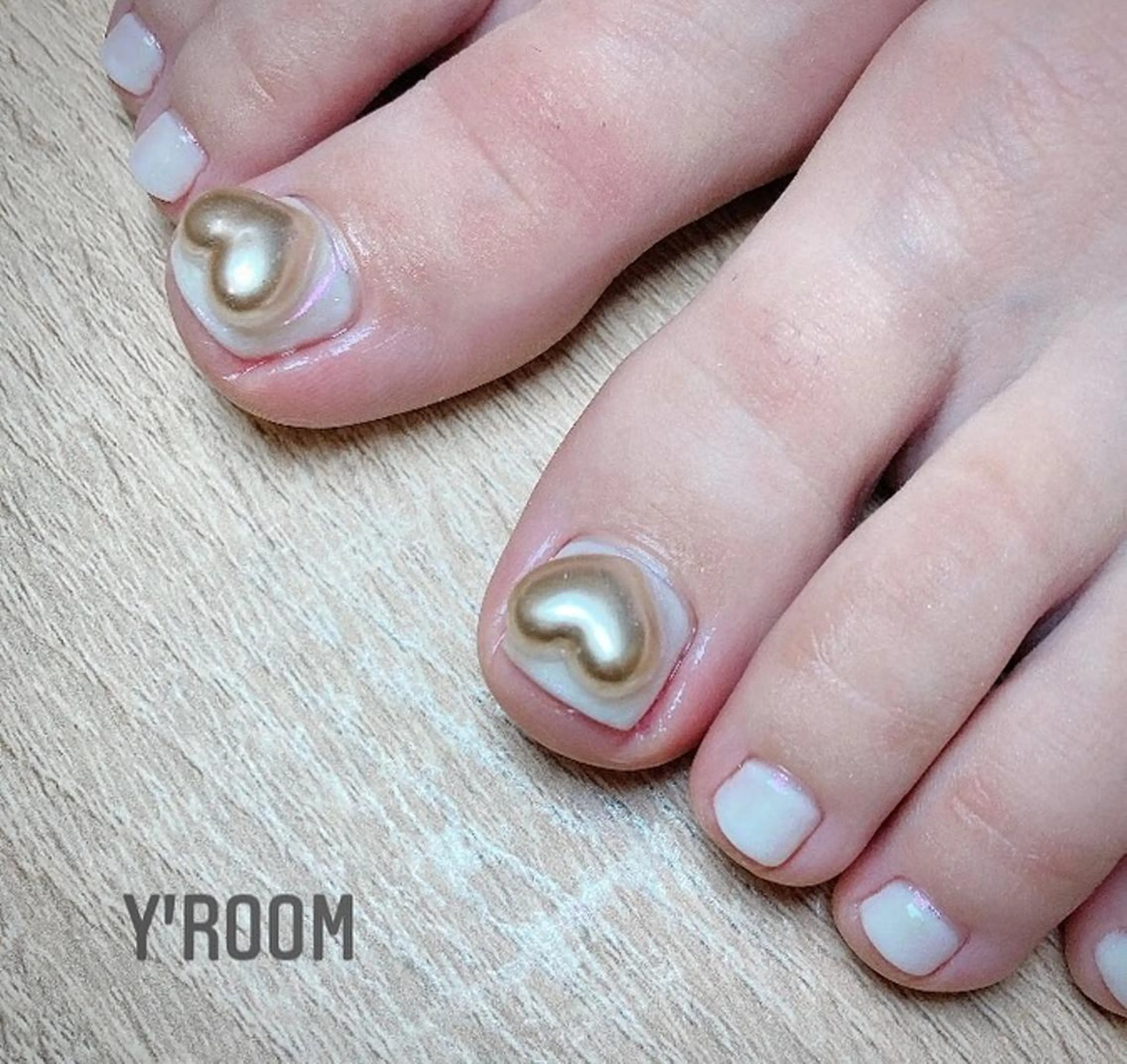 ネイル オーロラネイル フラッシュネイル フットネイル ジェルネイル ハート YUKA （ネイリスト）のネイルデザイン