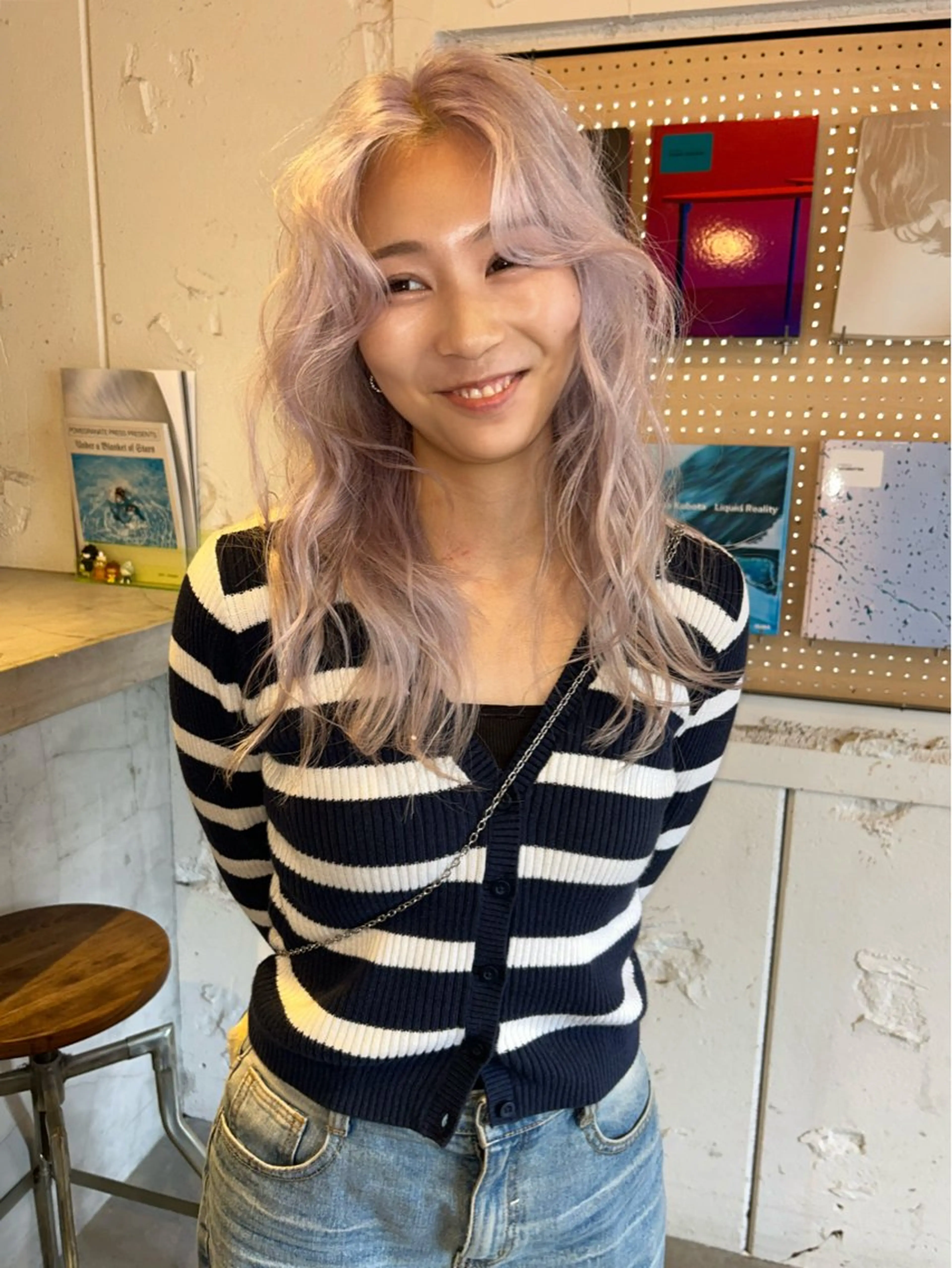 セミロング カラー ベージュカラー ブリーチ ハイトーンカラー ホワイトベージュ カット ヘアカラー トリートメント Loom.所属・村上雅人 ナチュラルモードのヘアスタイル