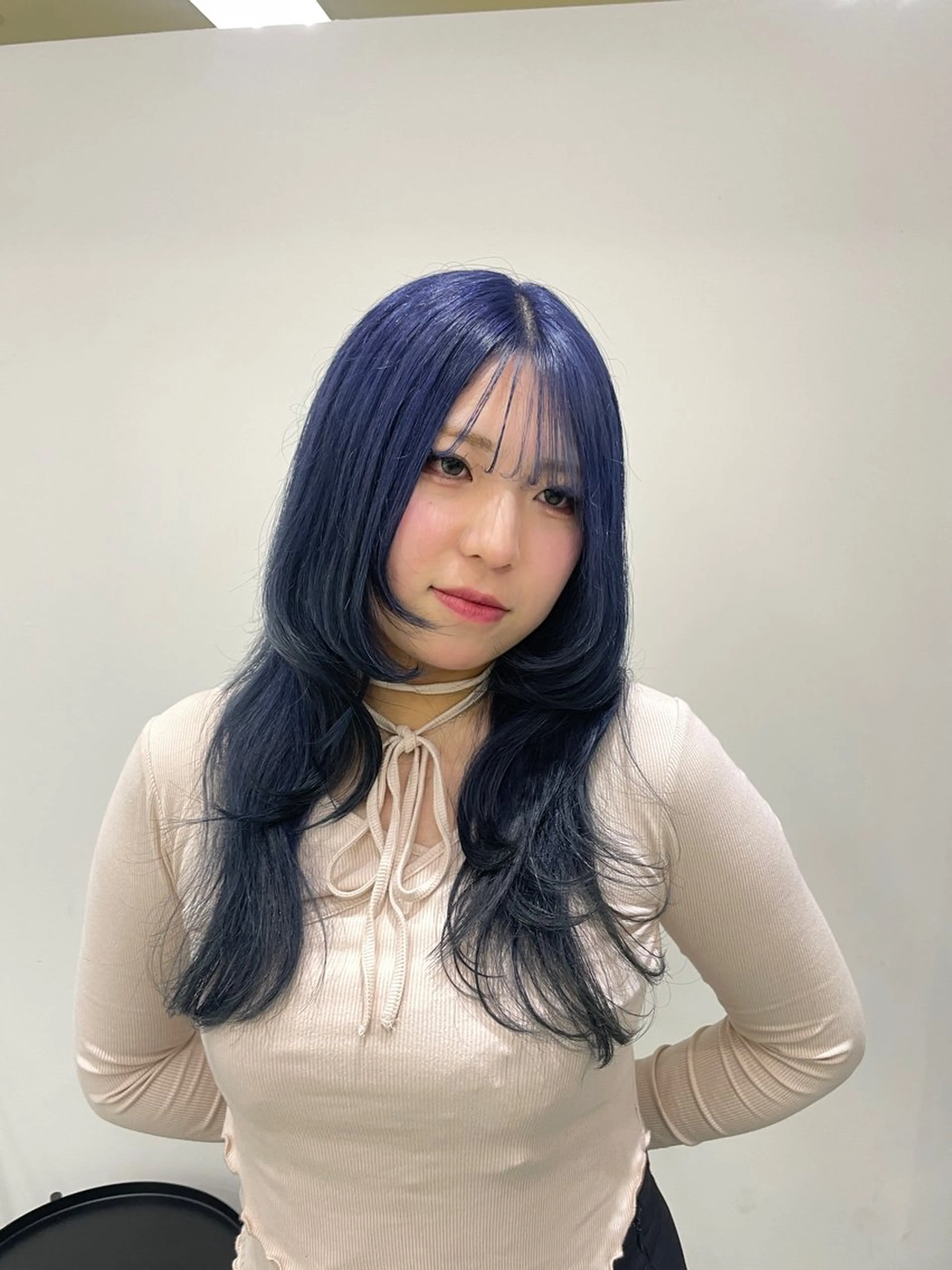 カラー ブルーカラー 透明感カラー ネイビーカラー 鈴木 ねねのヘアスタイル