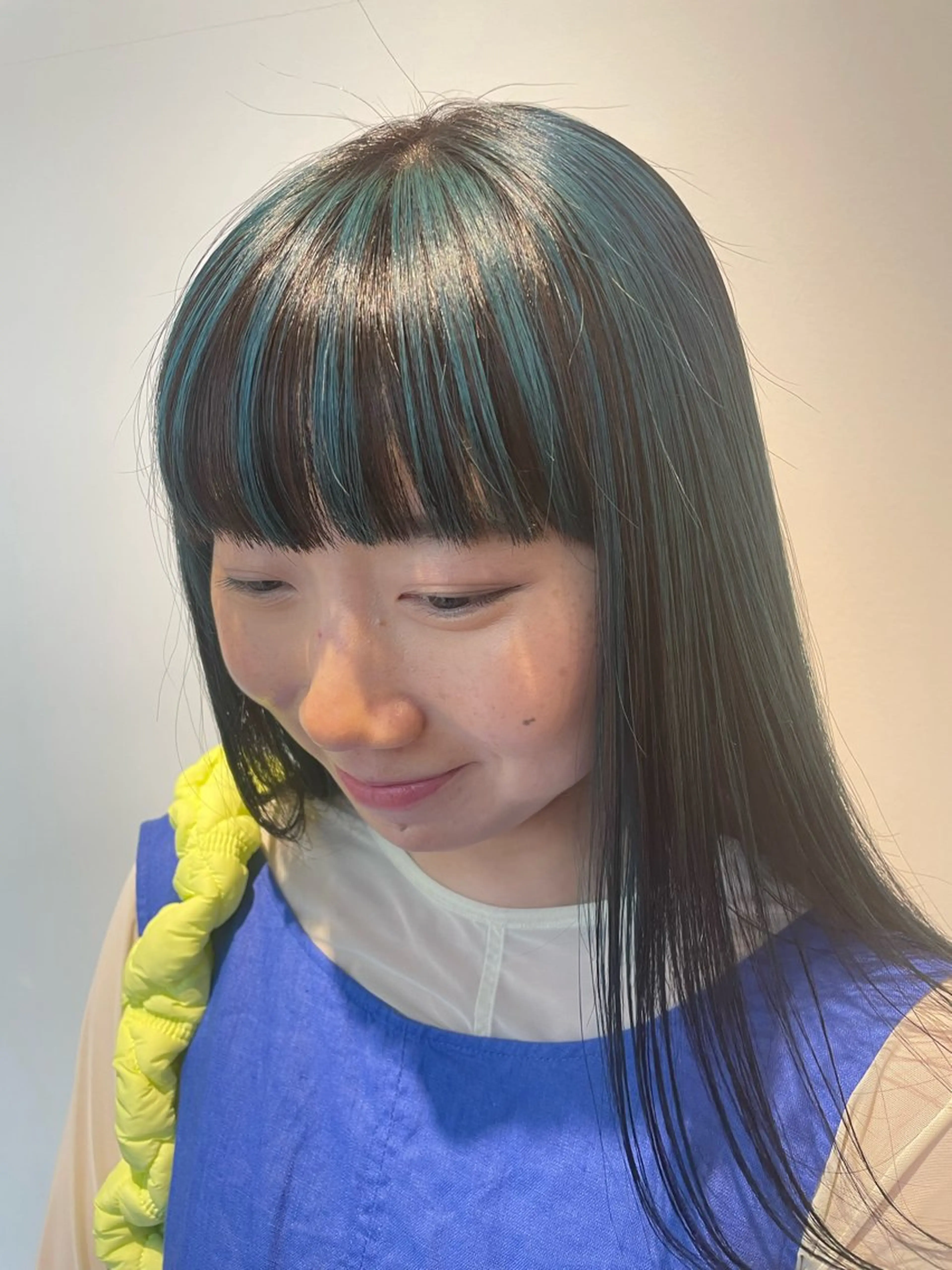ミディアム カラー ブルーカラー ヘアカラー トリートメント ブリーチ👩‍🦳/ ‪✂︎MANAMIのヘアスタイル
