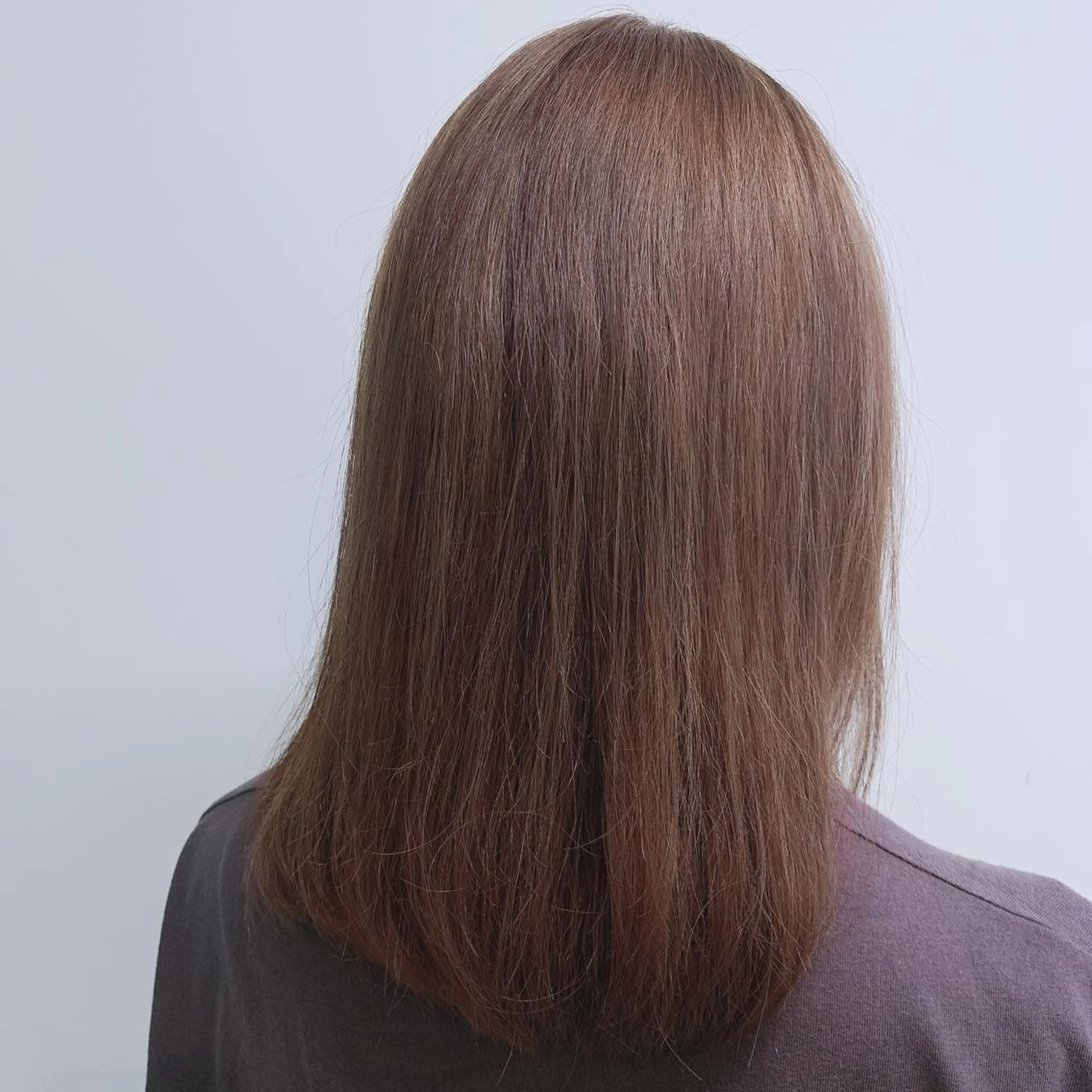 セミロング カラー ベージュカラー ブリーチ ミルクティーベージュ トリートメント 酸熱トリートメント くすみミルクティー/ ブラウン🪡TOWAのヘアスタイル