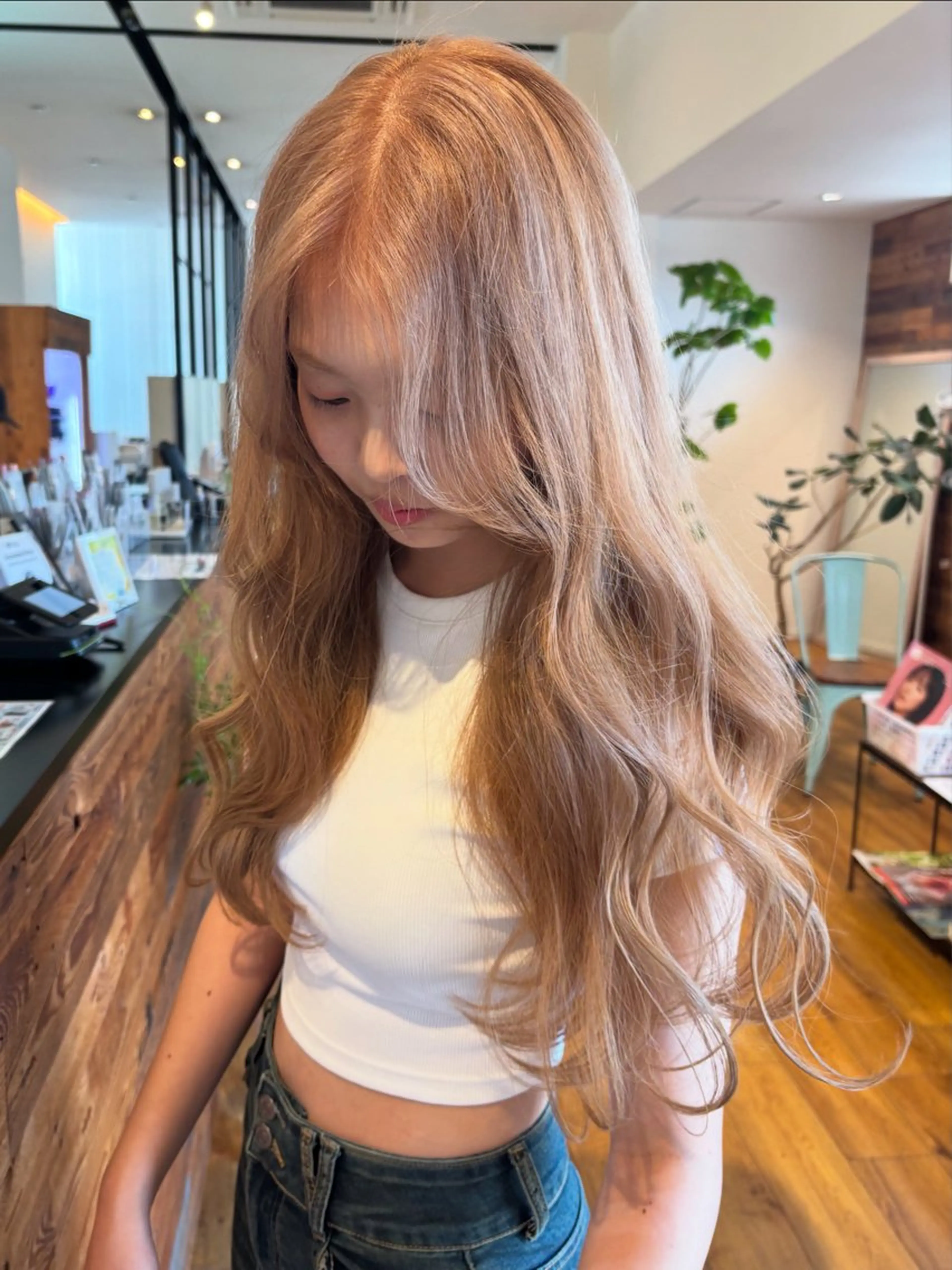 ロング カラー ブリーチ 津田 里菜のヘアスタイル