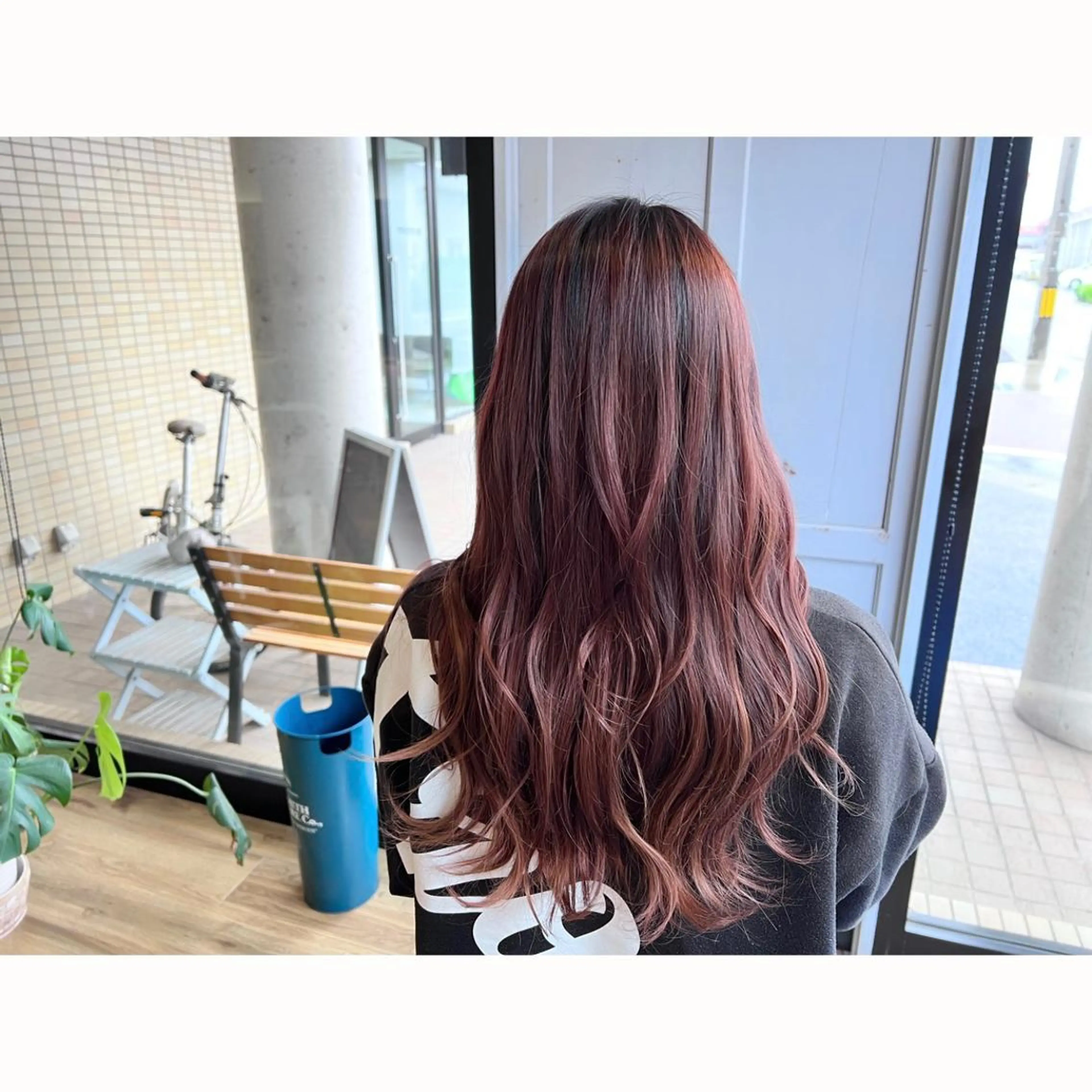ロング カラー ピンクカラー ヘアカラー トリートメント ツキダテ ユイのヘアスタイル