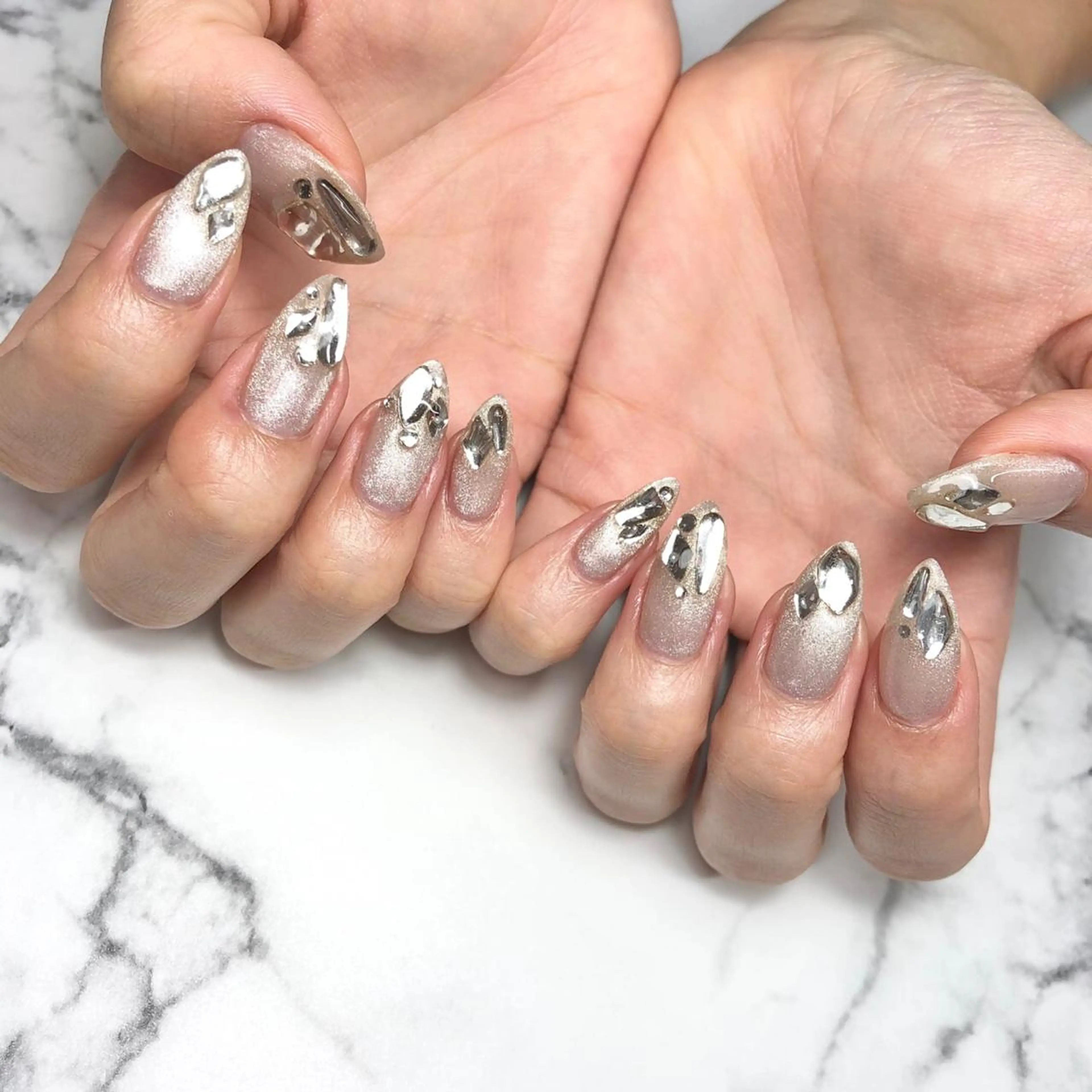 ネイル アートネイル ジェルネイル ゴールド 氷ネイル・うるうるネイル キラキラネイル ハンドネイル NAIL NOWのネイルデザイン