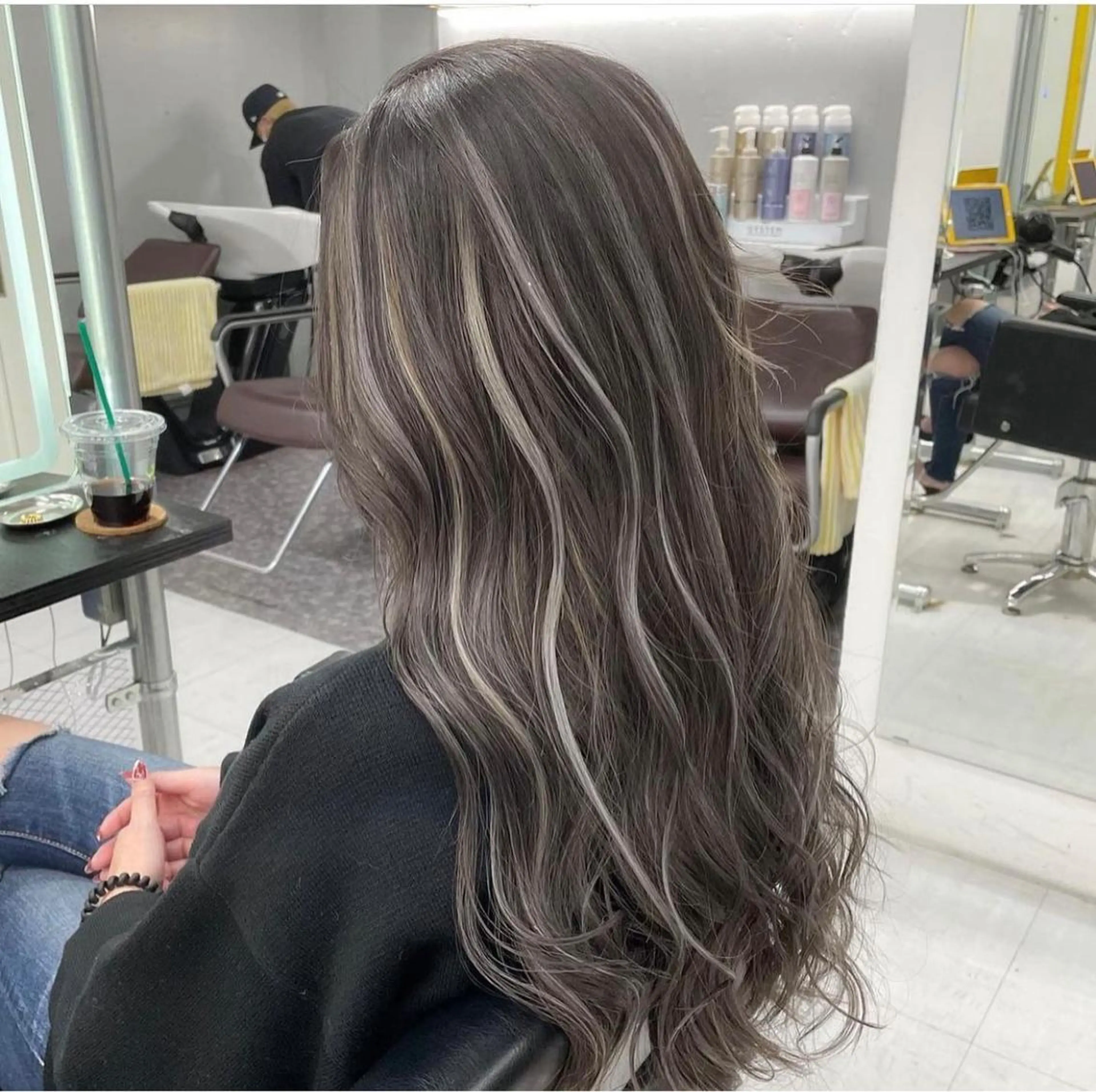 ロング カラー onyx所属・表参道/ハイライト・ バレイヤージュのヘアスタイル