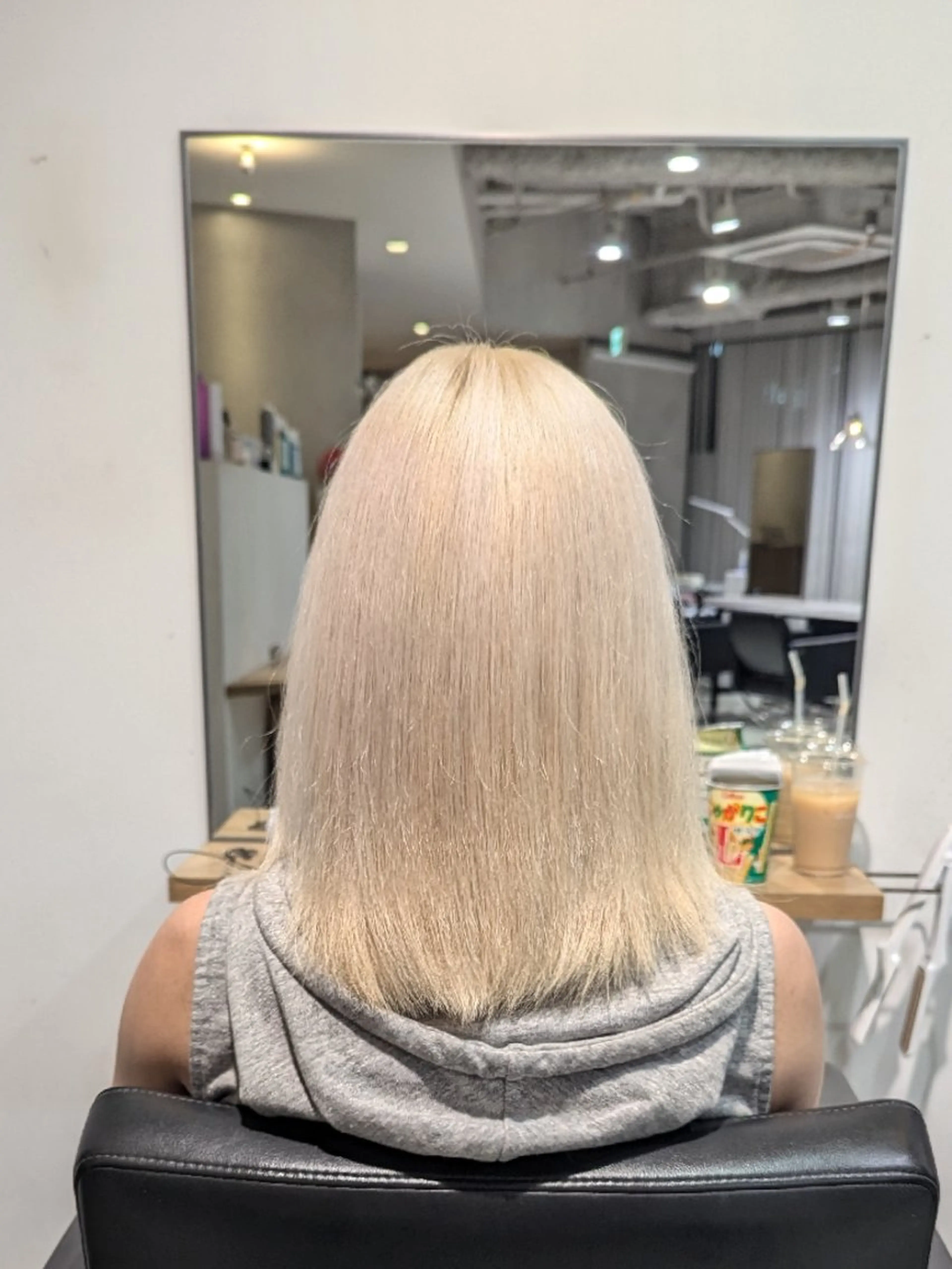 カラー 抜きっぱなしブロンド 推しカラー🦉にじさ んじカラー🌈🕒✨のヘアスタイル