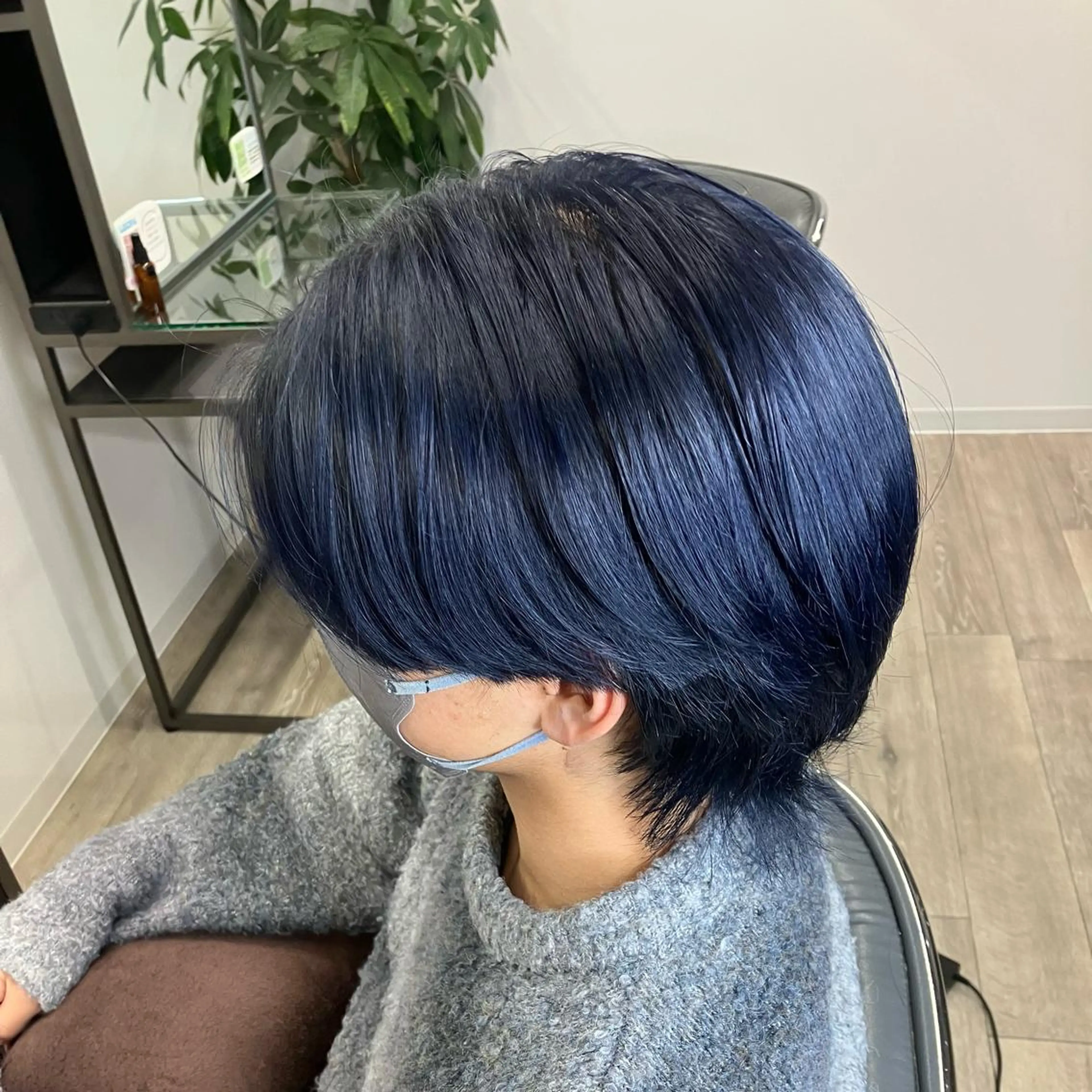 ショート カラー ネイビーカラー 髪質改善/縮毛矯正 /美髪カラー/こてのヘアスタイル