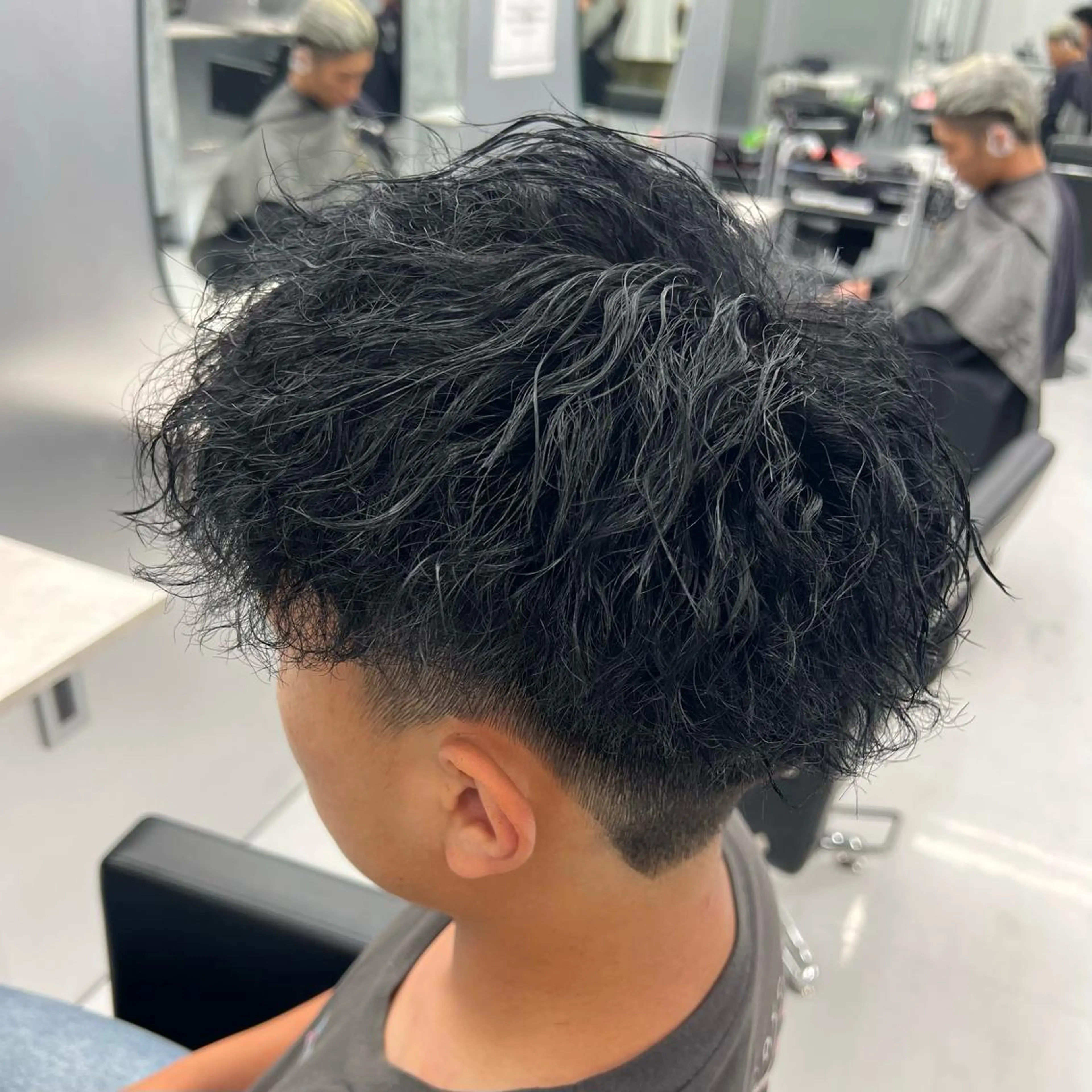 カラー パーマ メンズ パーマ 👑高評価多数エク ステ×ハイトーン唯澄のヘアスタイル