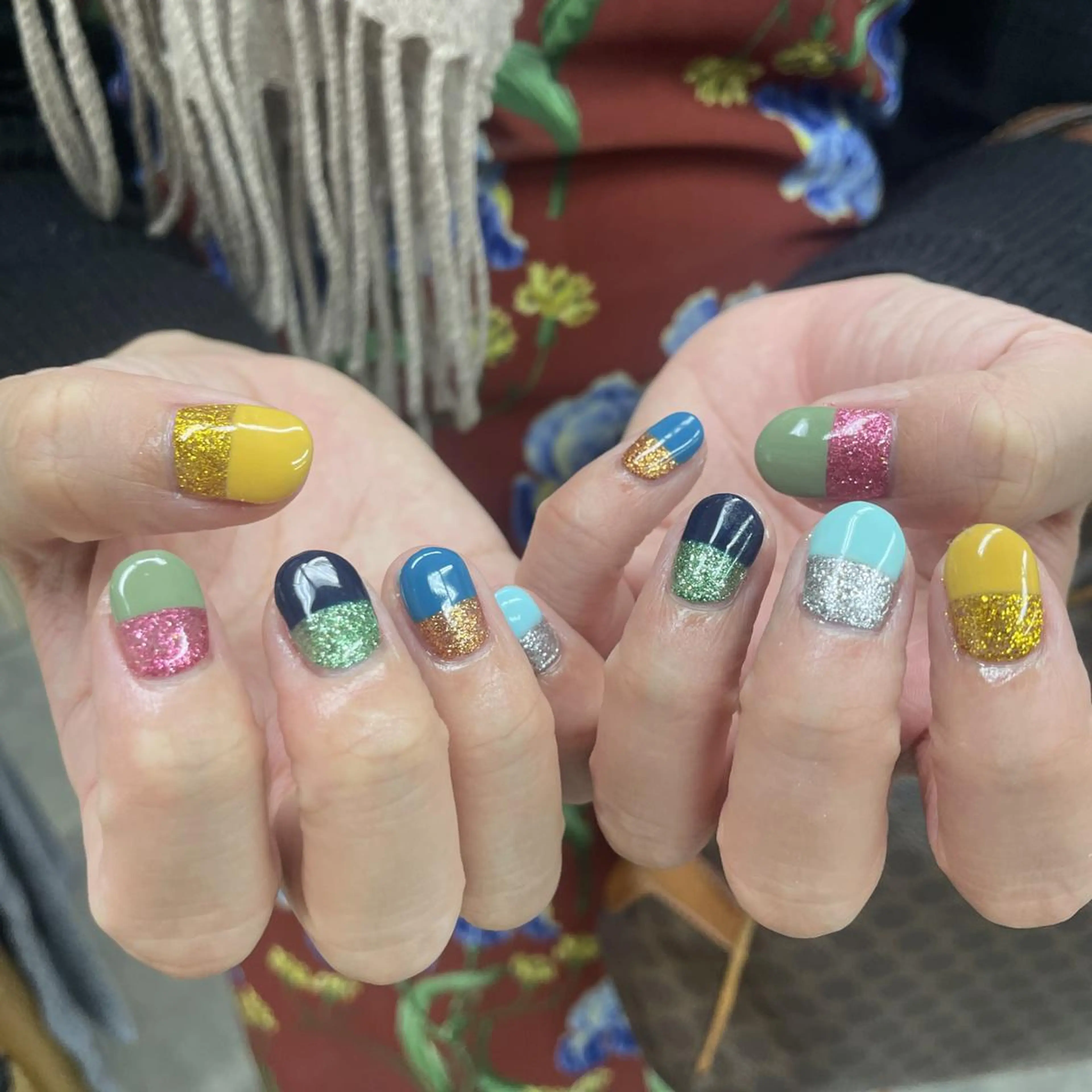 ネイル アートネイル べっ甲ネイル ジェルネイル グリーン キラキラネイル nailstudio eviz新宿店のネイルデザイン