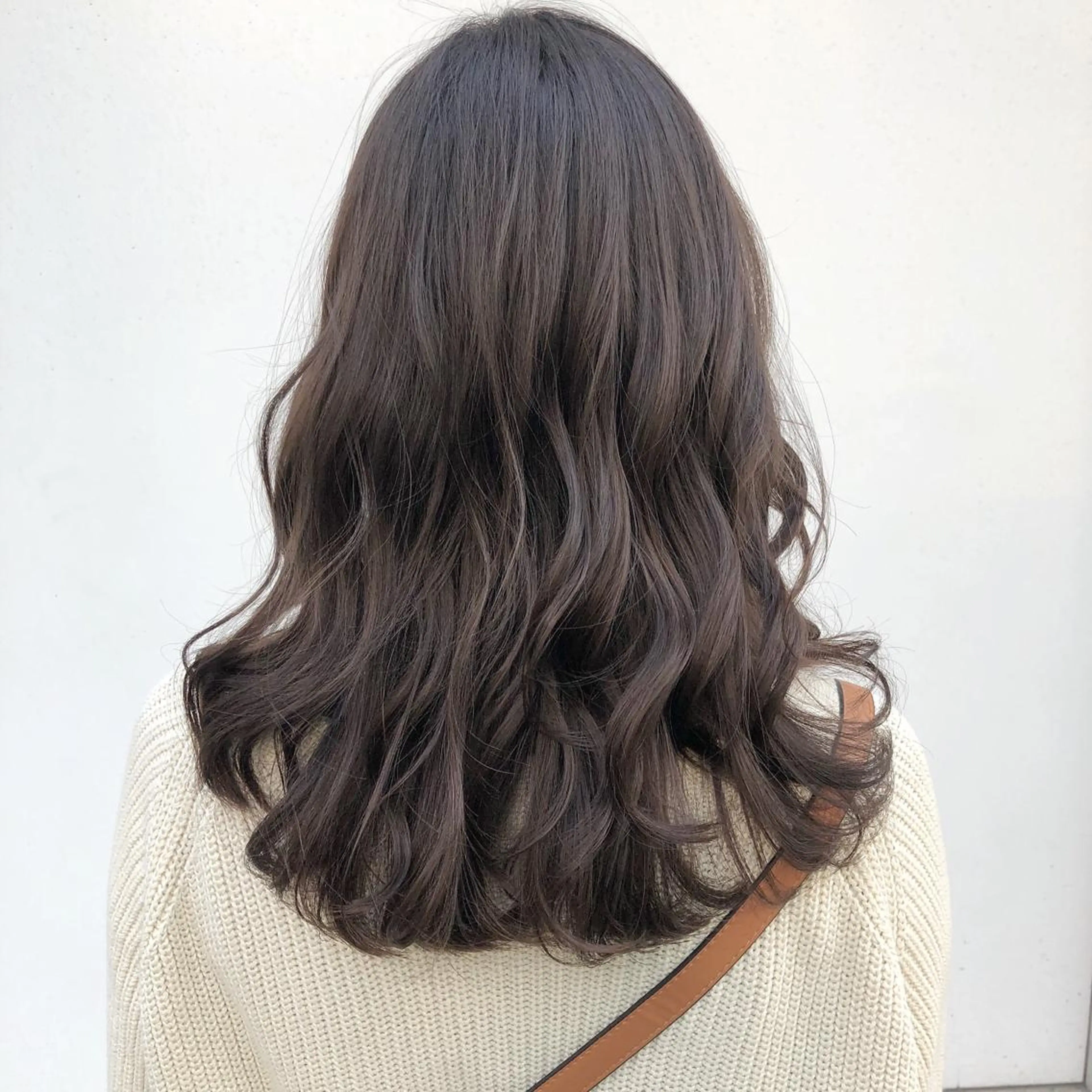 セミロング カラー ブルーカラー ラベンダーカラー 榎園 由美のヘアスタイル