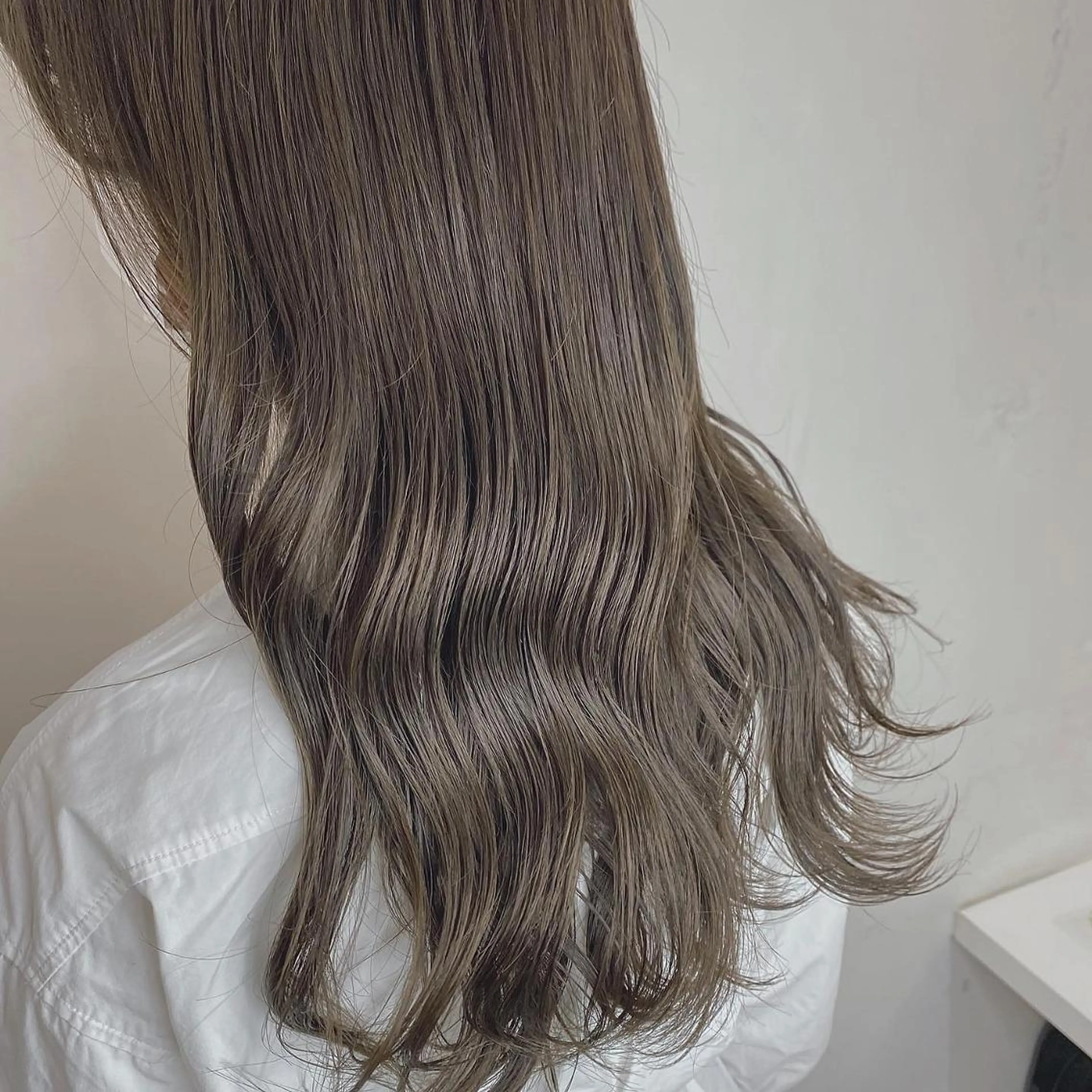 カラー ベージュカラー ブリーチ ブラウンカラー ショコラグレージュ ココアブラウン ヘアカラー 艶髪レイヤー屋さん 大澤竜馬のヘアスタイル