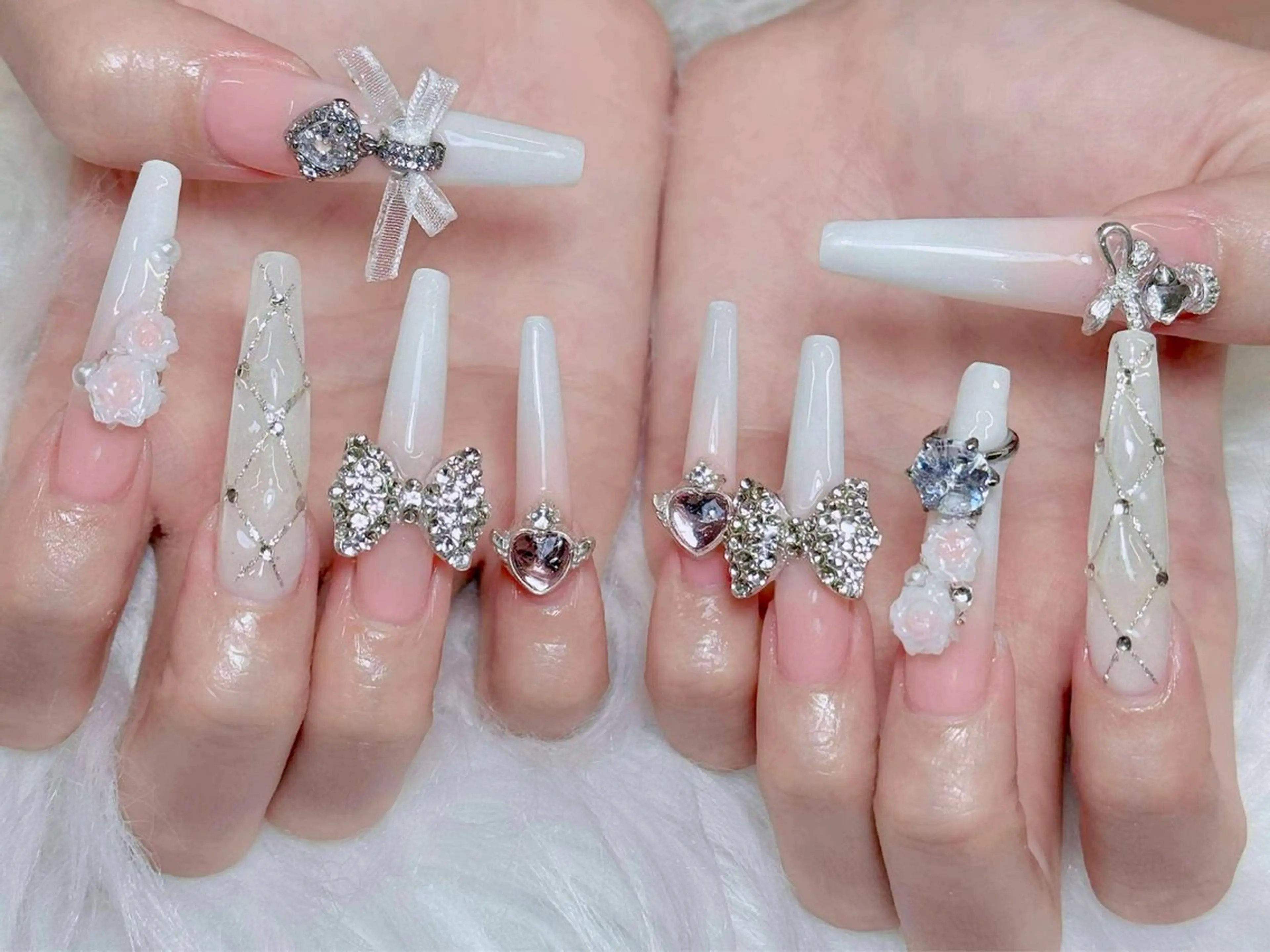ネイル オーロラネイル チークネイル フットネイル フレンチネイル 韓国ネイル ハンドネイル Lumi Nailのネイルデザイン