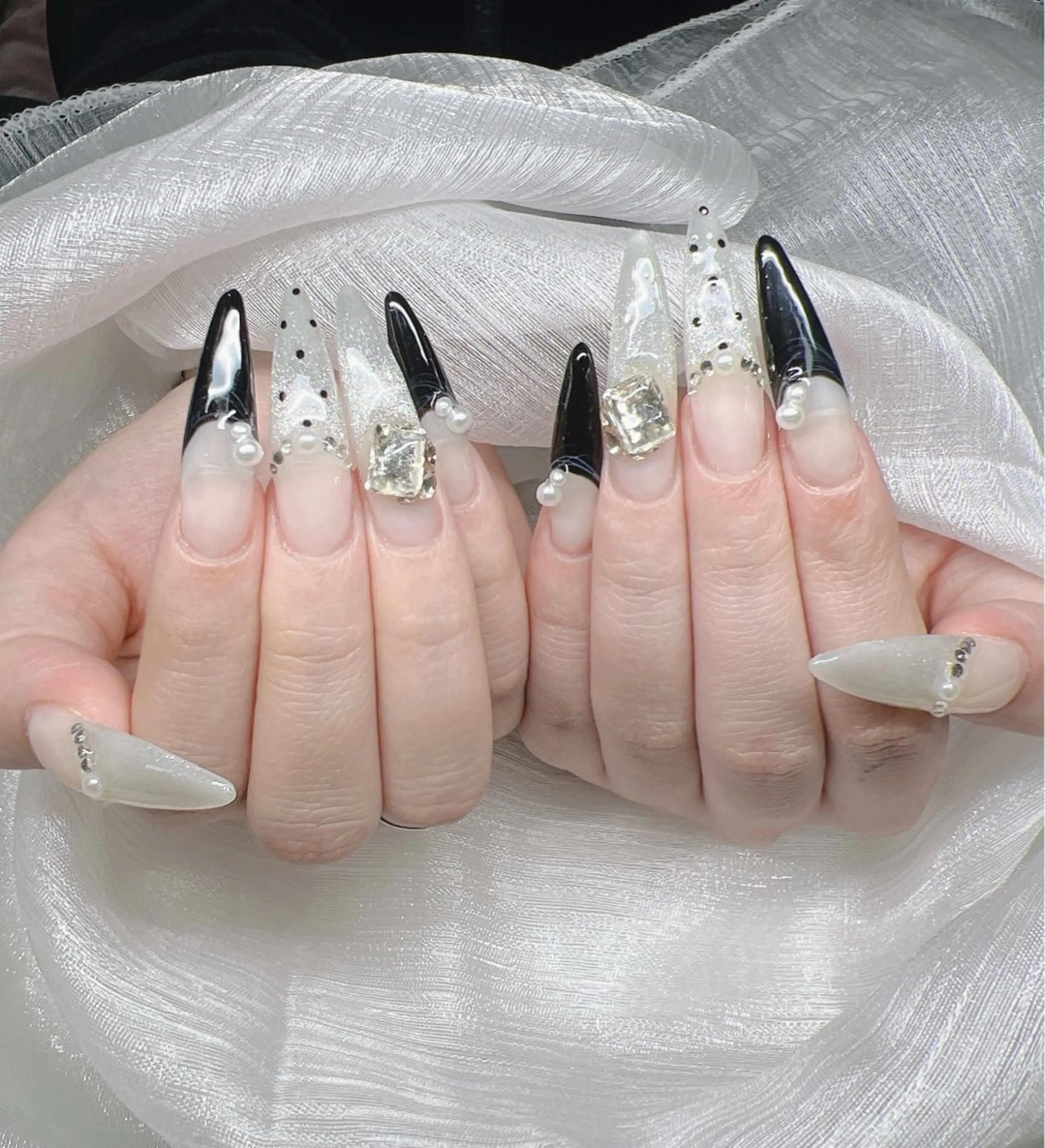 ネイル 長さ出し グラデーション 卒業式 キラキラネイル マグネットネイル ハンドネイル Lee Nails チップ長さだし専門店のネイルデザイン