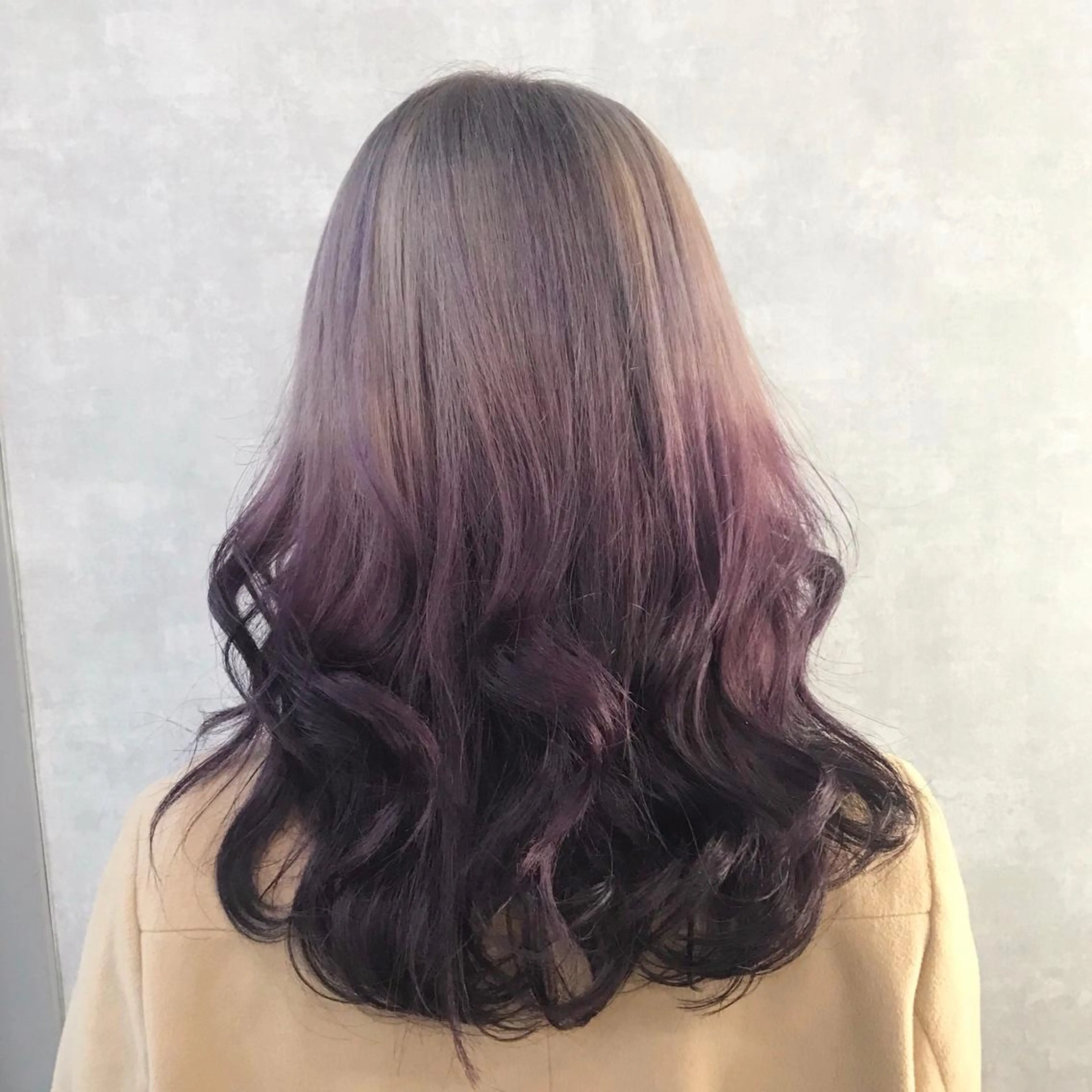ロング カラー アッシュ アッシュグレー アッシュグレージュ ブリーチ グラデーションカラー サロウィン所属・K-POP好き美容師 🇰🇷Kai.Yのヘアスタイル