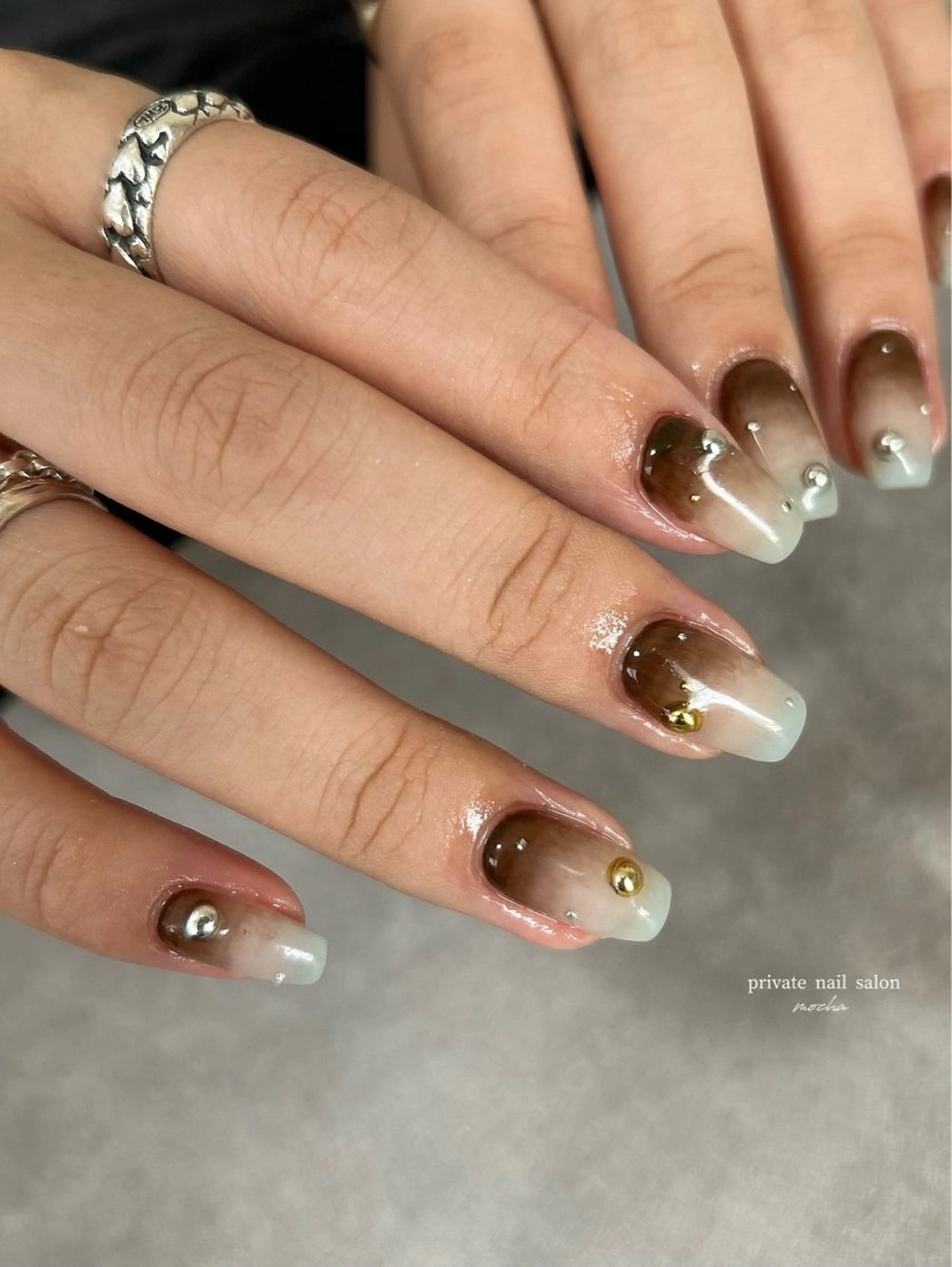ネイル カジュアル フレンチネイル マグネットネイル ミラーネイル ニュアンスネイル ハンドネイル mocha nailのネイルデザイン