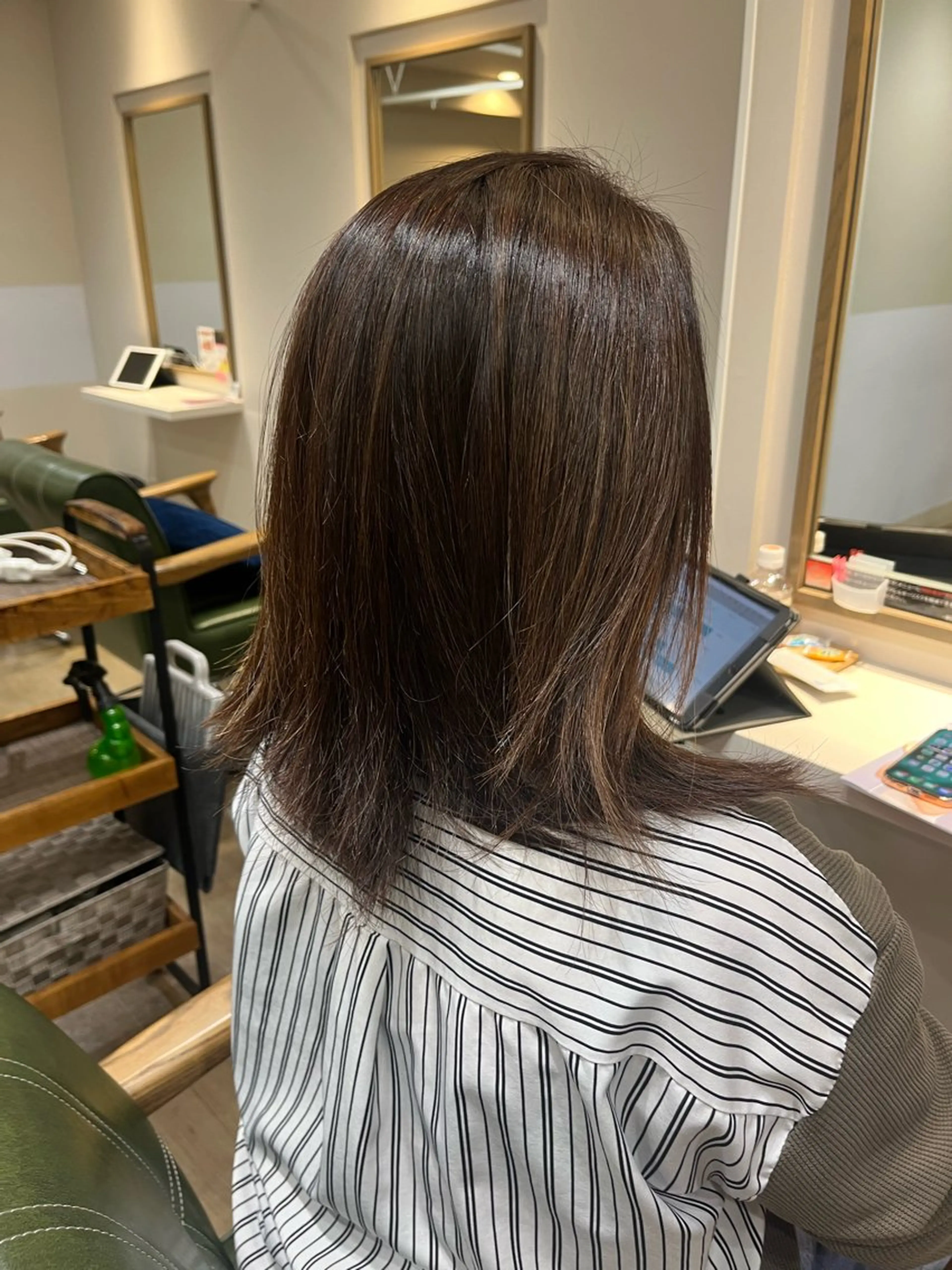 ミディアム 小鴨 美佳のヘアスタイル