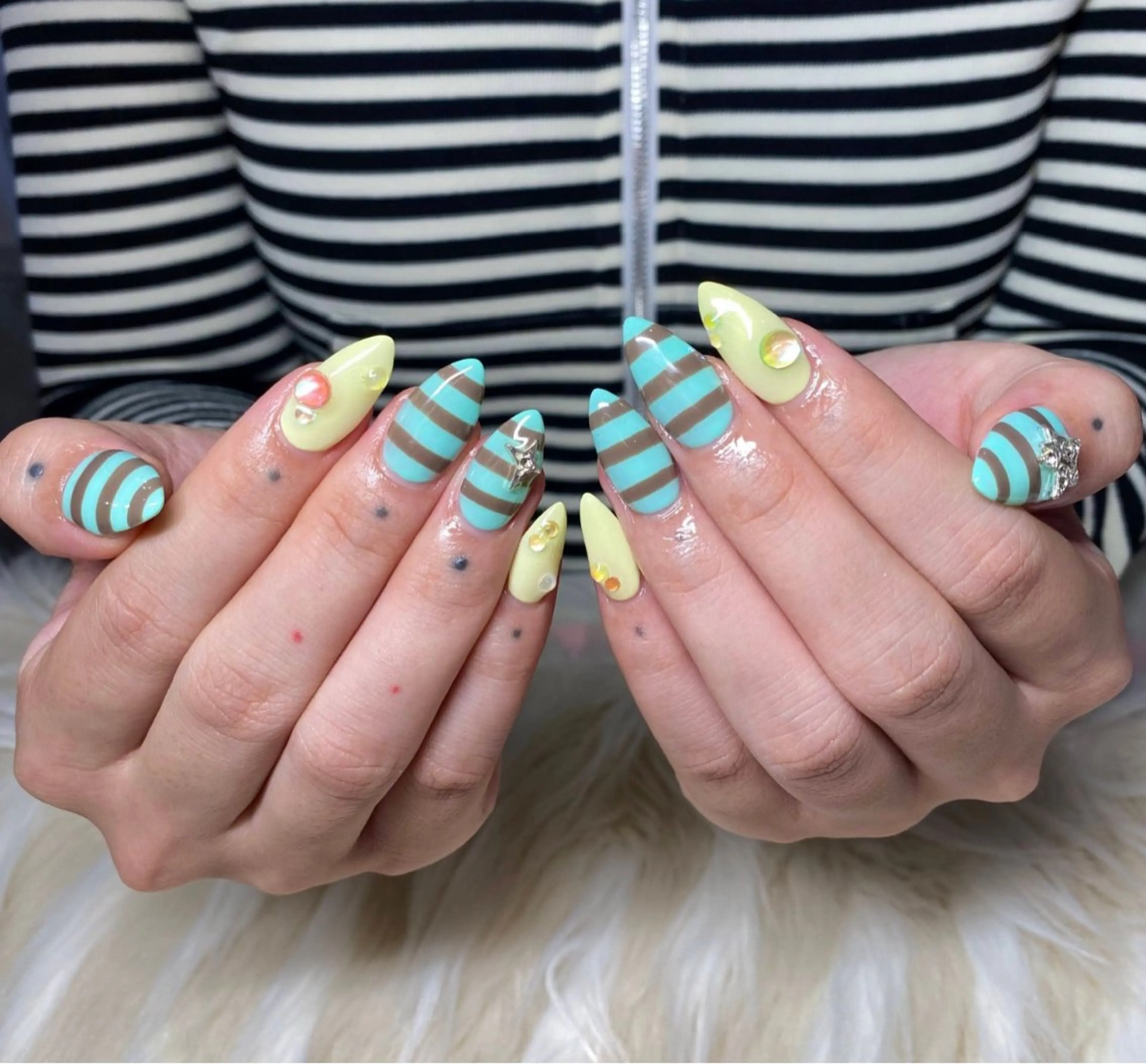 ネイル ボーダー 長さ出し フレンチネイル ジェルネイル グラデーション ハンドネイル Nail&eye Belire 新宿のネイルデザイン