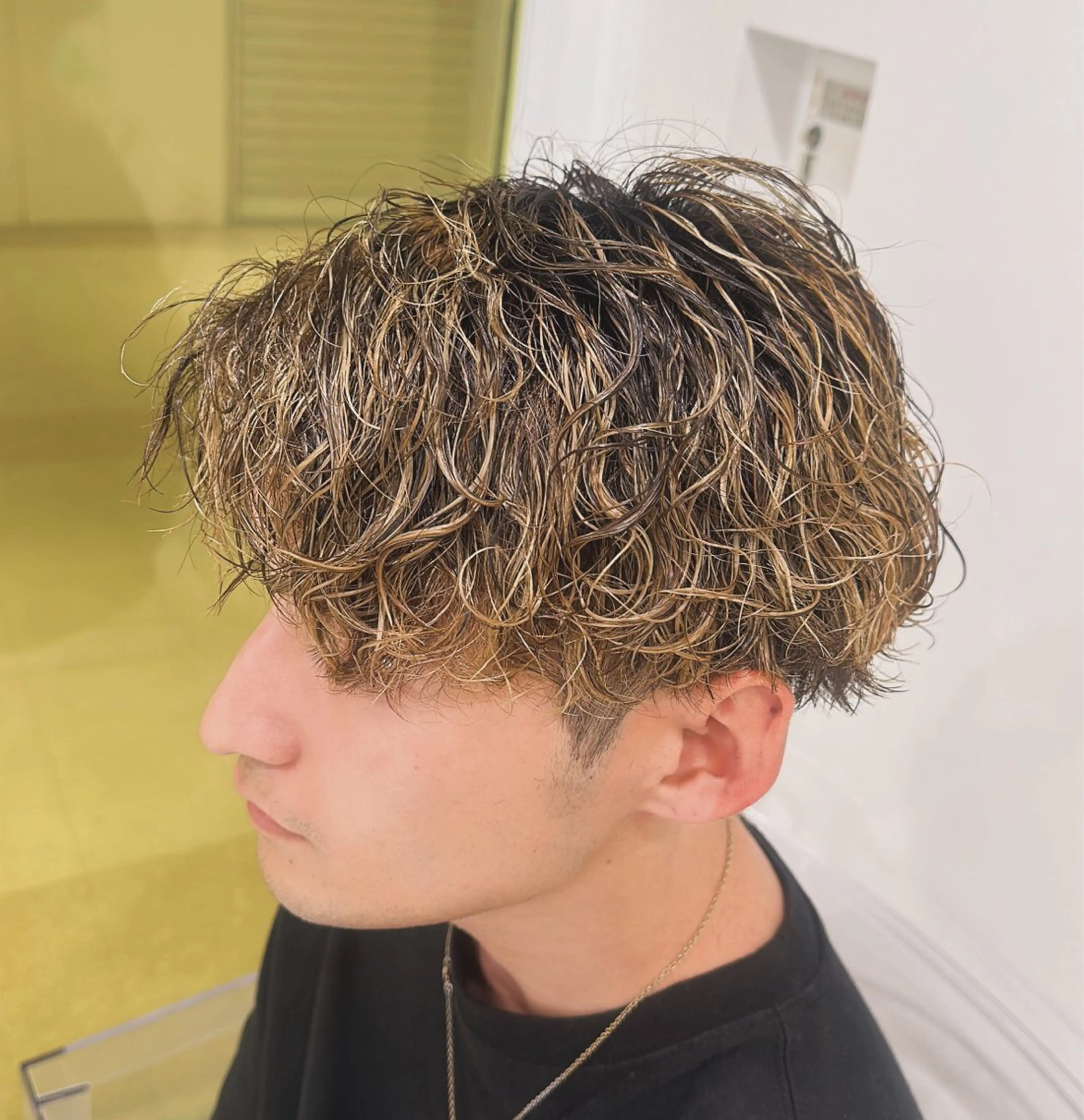 ショート パーマ ハイトーン🌈メンズ カット♡Machanのヘアスタイル