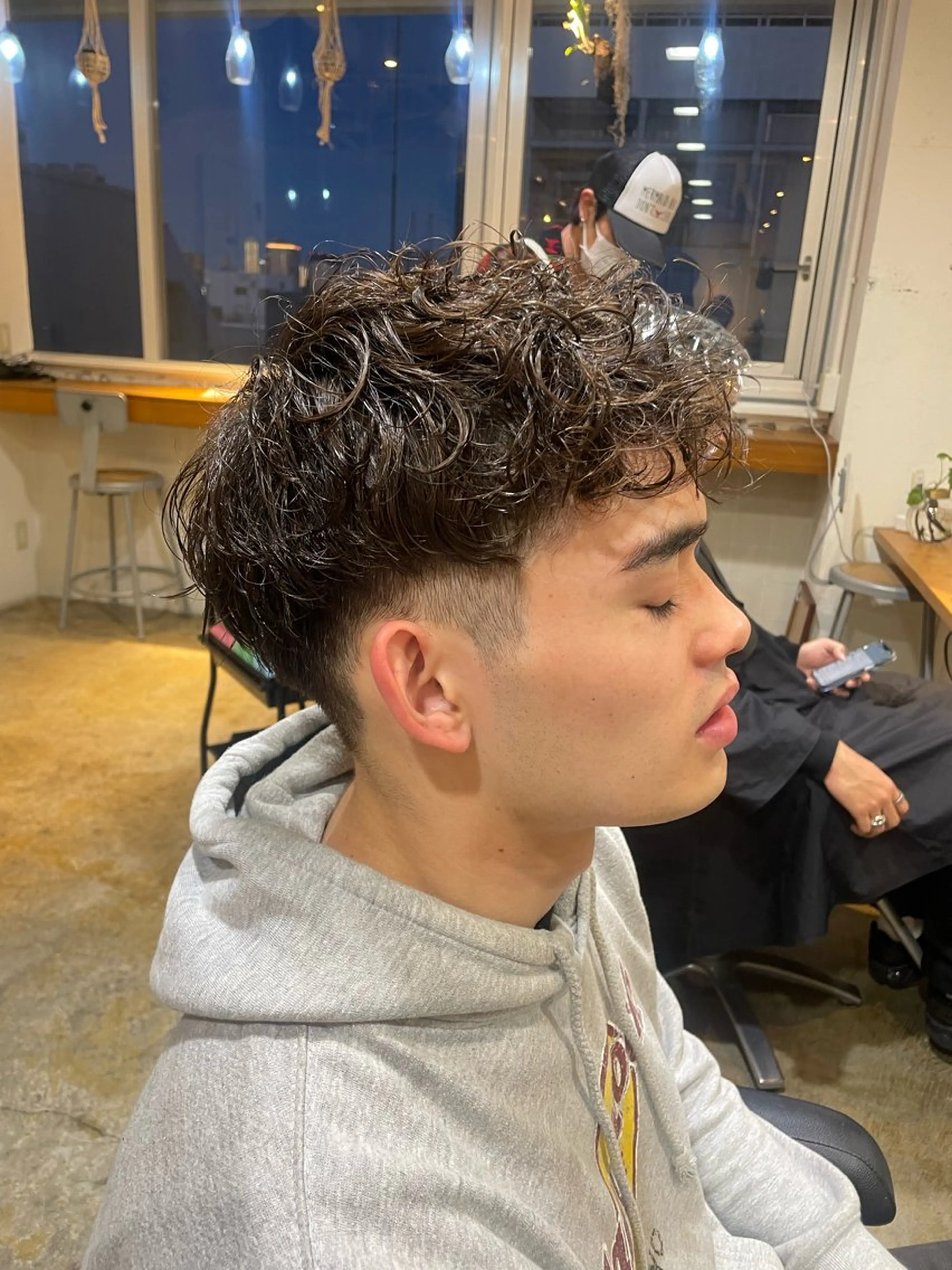 ミディアム パーマ メンズ RIN／韓国ヘア レイヤーカットのヘアスタイル