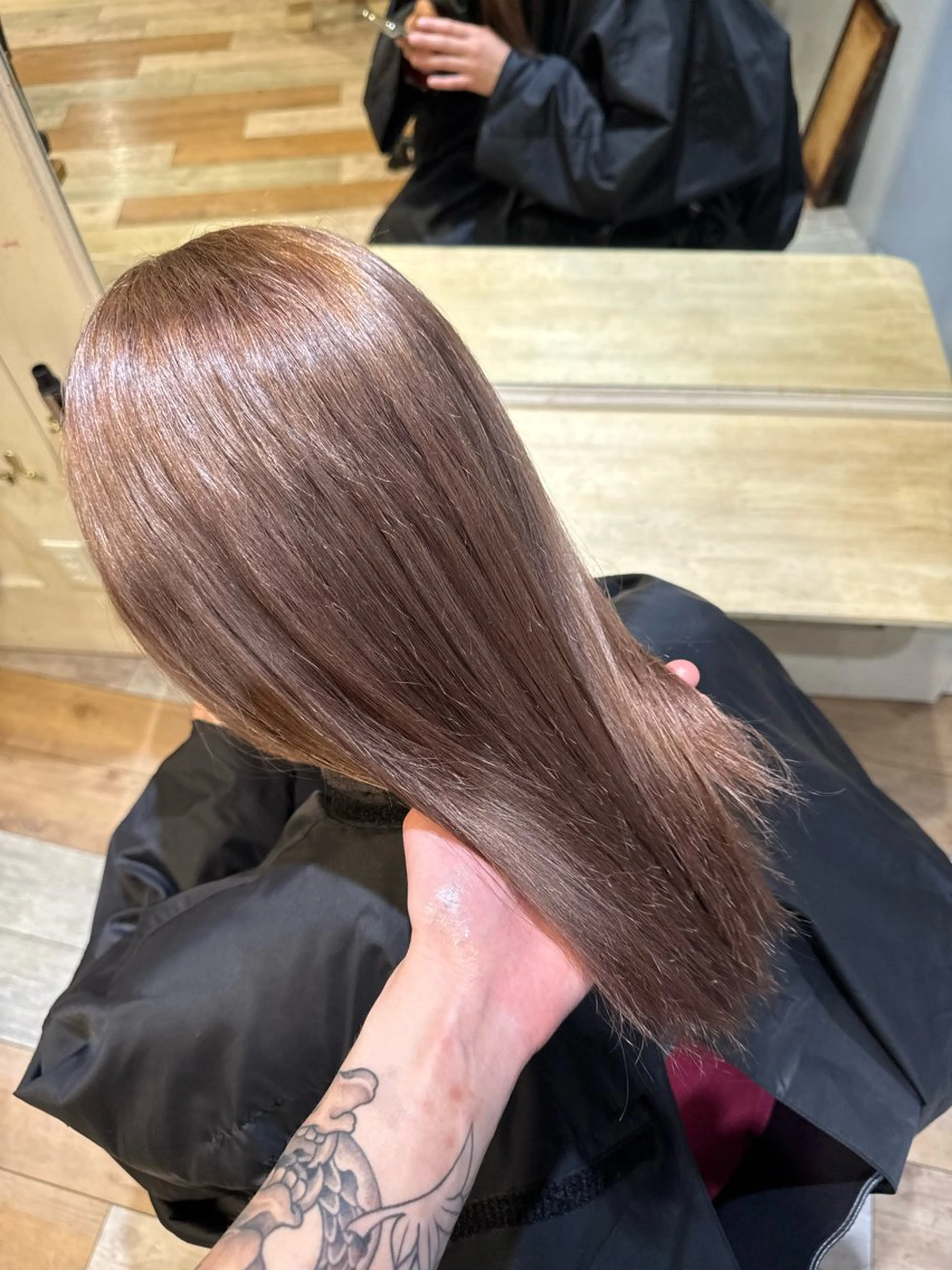 セミロング カラー ベージュカラー ブリーチ ケアブリーチ 透明感カラー ミルクティーベージュ ヘアカラー HAIR SALON M Fe's 池袋所属・メンズカット/パーマ 艶カラーTAIGA︎のヘアスタイル