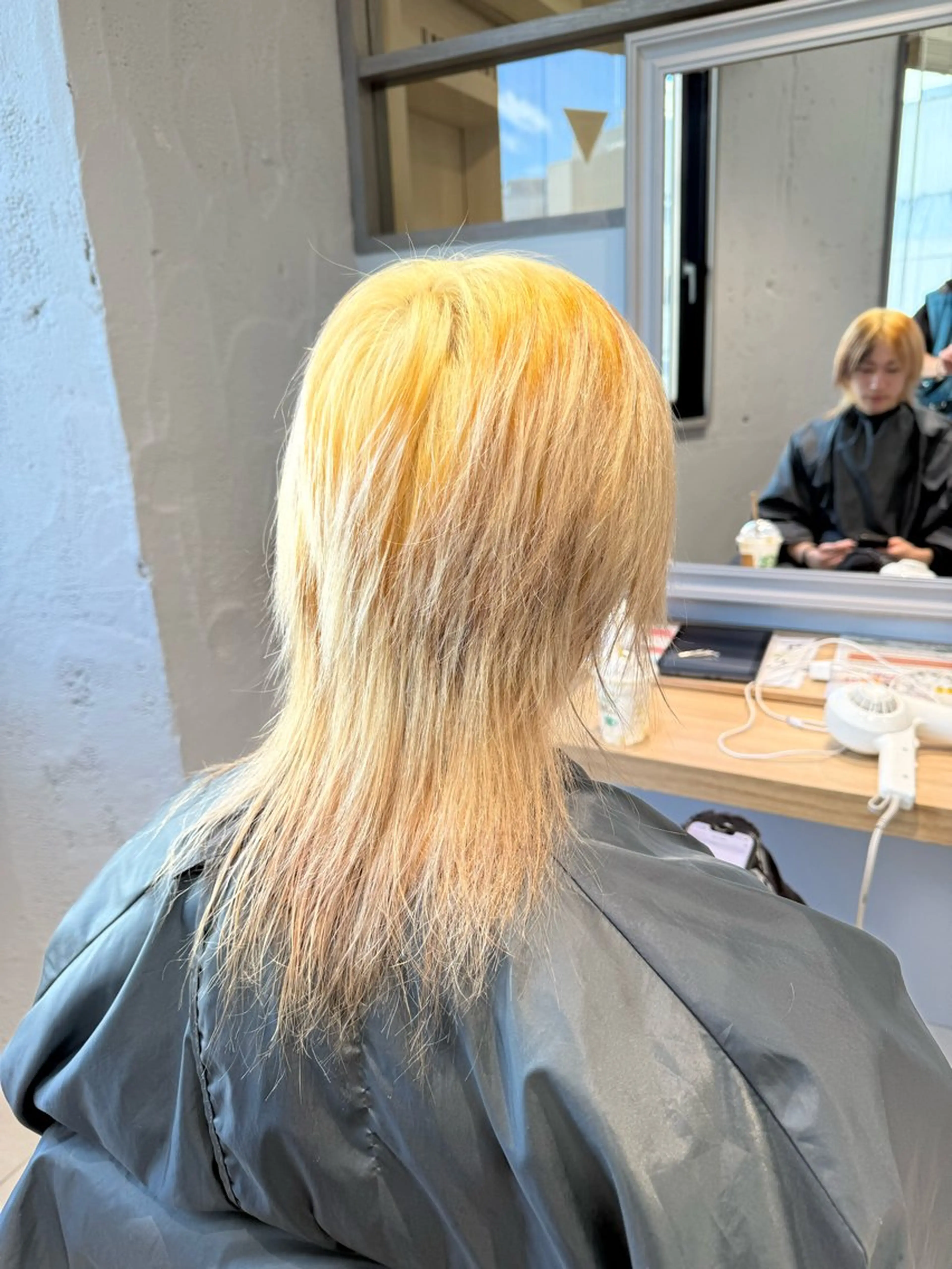 ロング カラー メンズ メンズブリーチ ブリーチ 顔周りカット/レイヤ ーカット透明感カラーのヘアスタイル