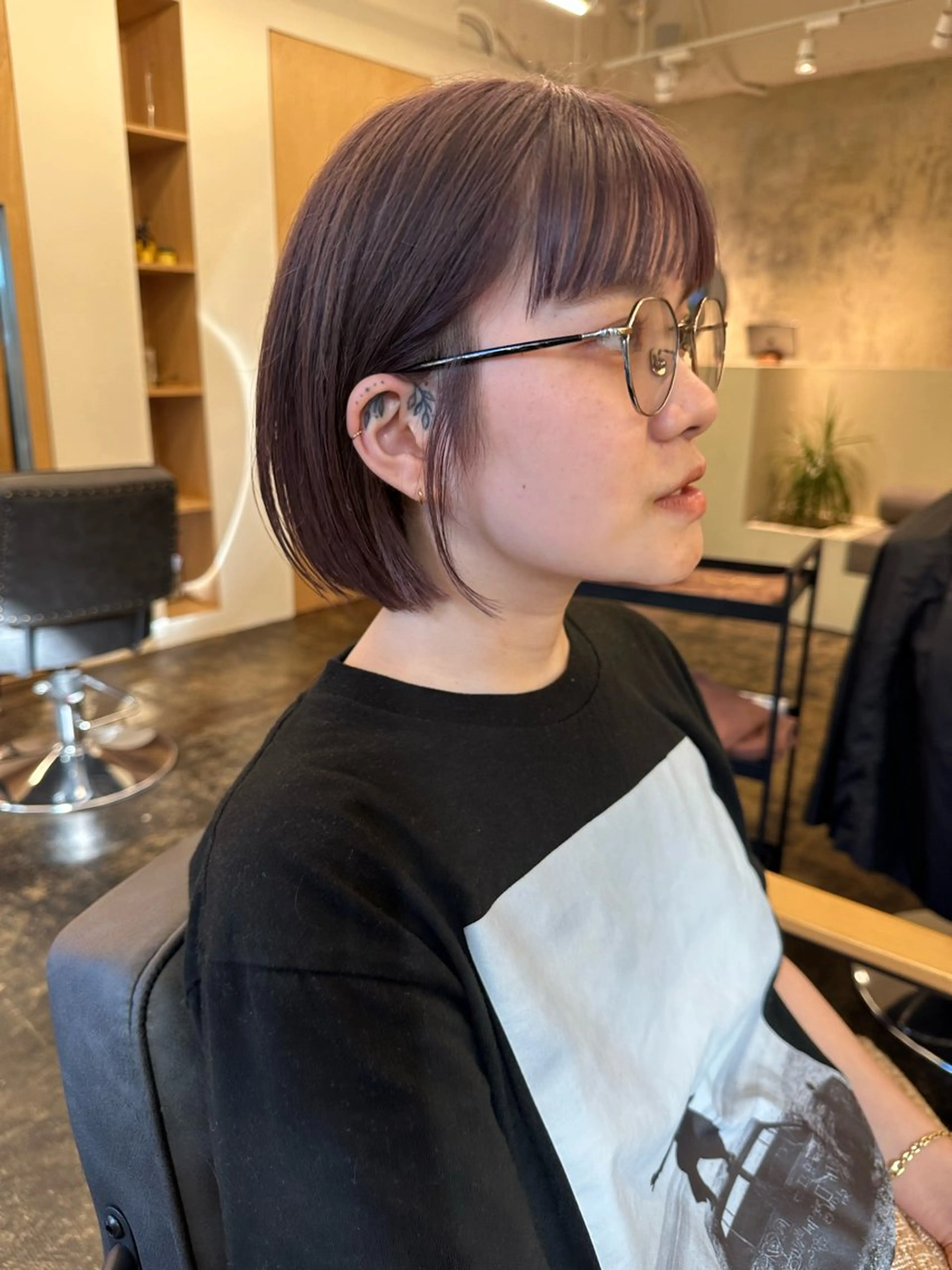 ショート カラー ブリーチ ラベンダーカラー ラベンダーグレー ヘアカラー yupi🐈‍⬛ ベージュ/レイヤーのヘアスタイル