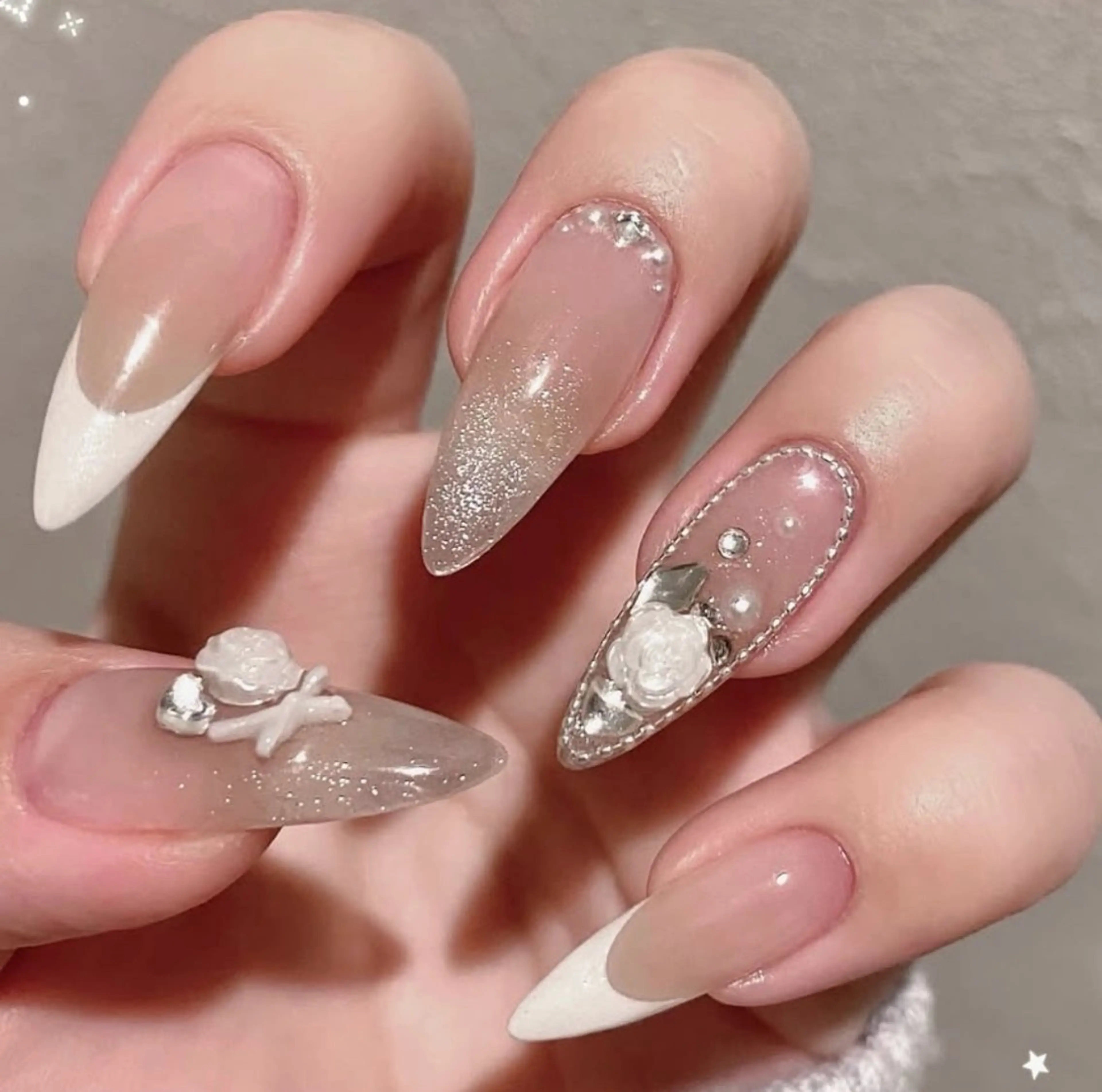 ネイル フレンチネイル グラデーション 韓国ネイル マグネットネイル シンプルネイル ハンドネイル CoMo Nail Studio所属・CoMo Nailのネイルデザイン
