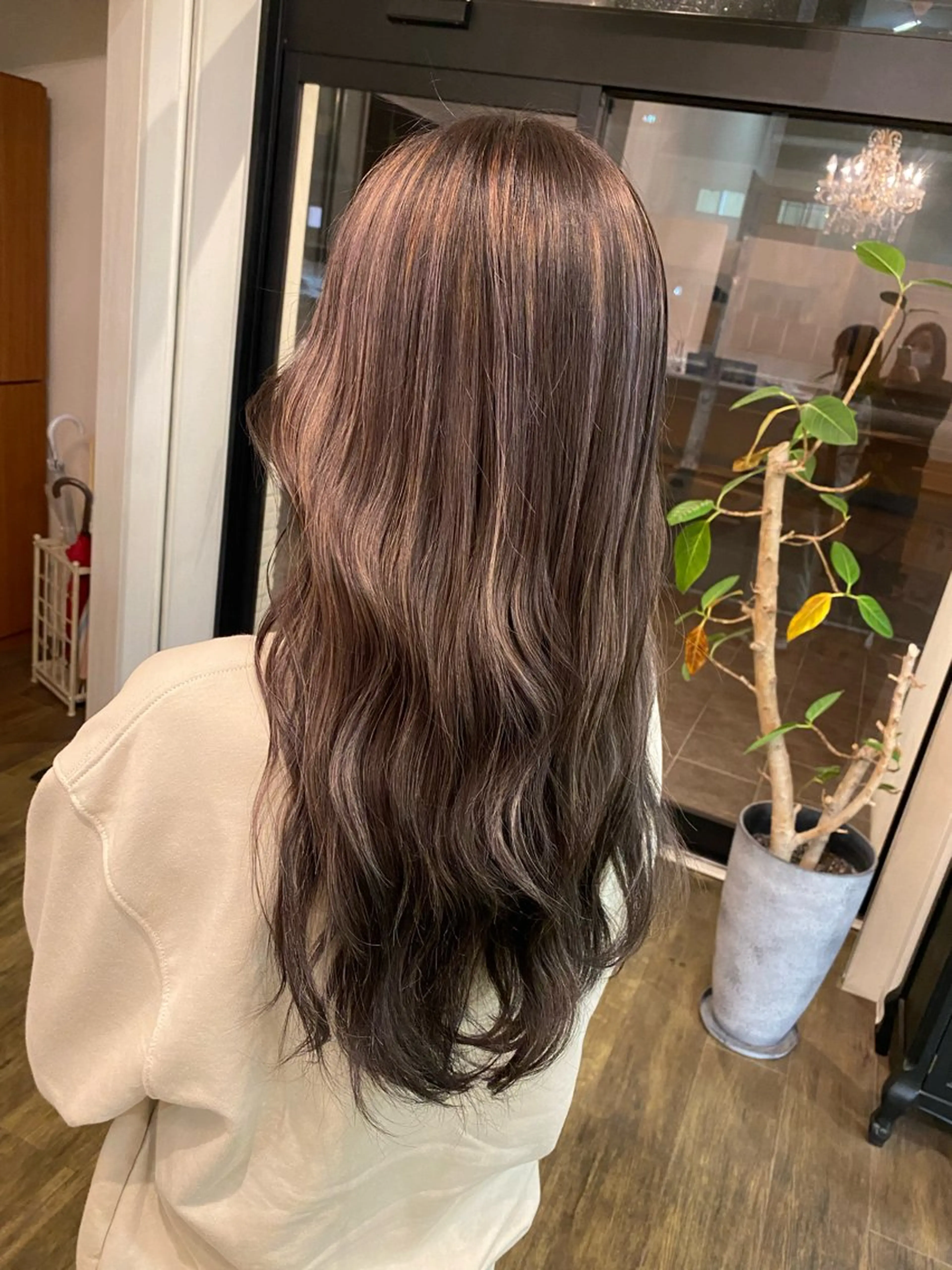 ロング 牧 藍歌のヘアスタイル