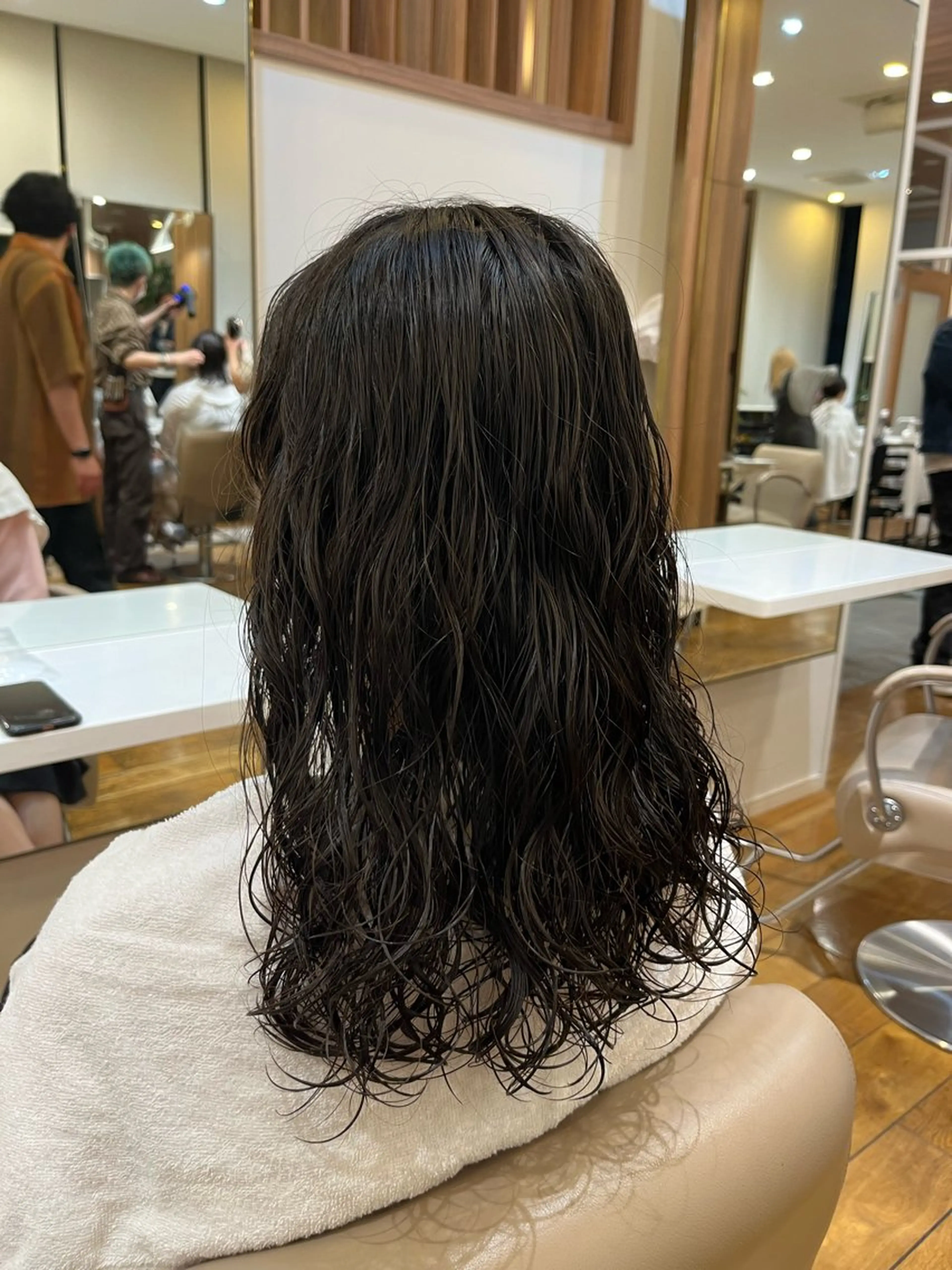 セミロング パーマ 門崎未依/レイヤー/ メンズカット🪿のヘアスタイル