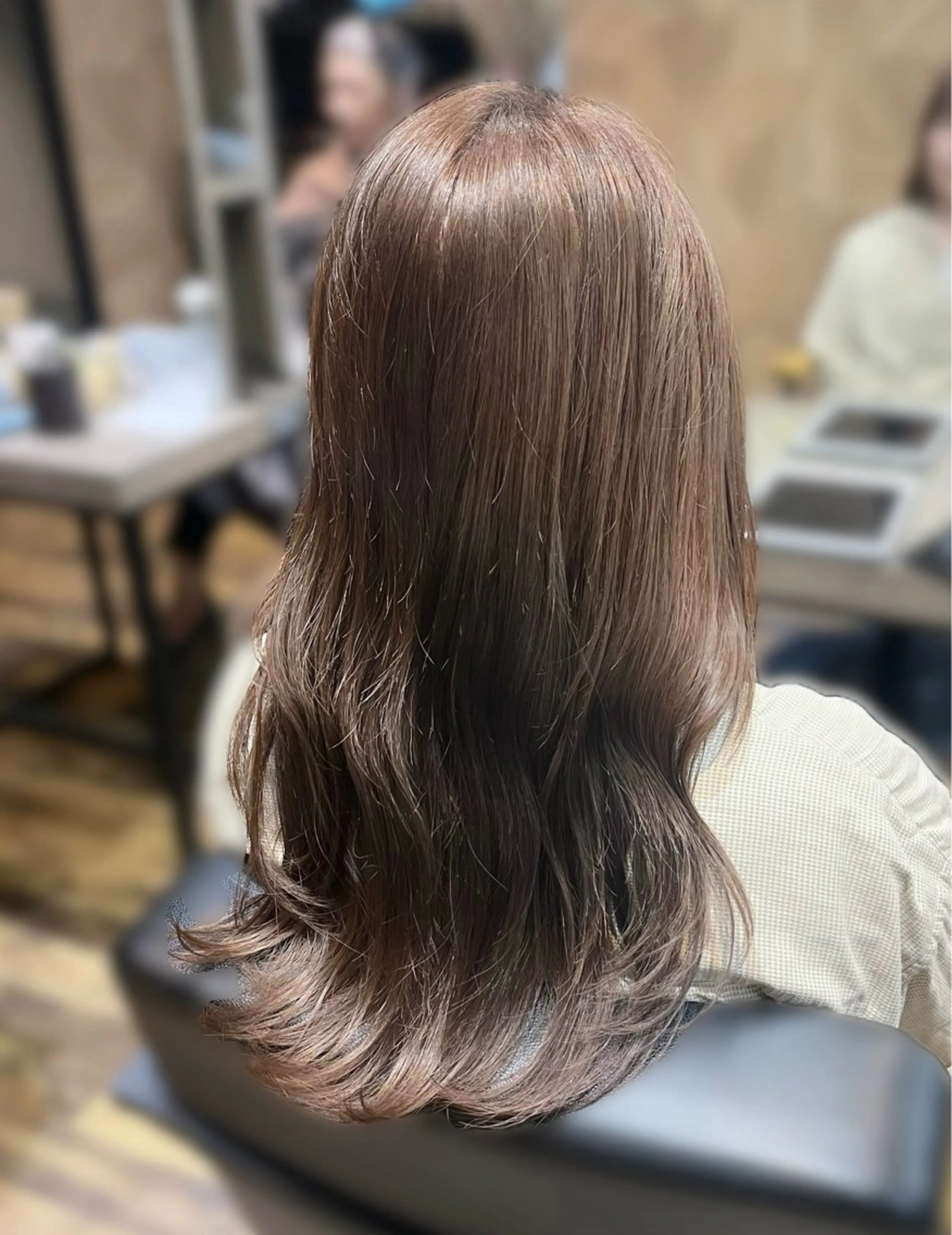 ロング カラー ブリーチ 透明感カラー ヘアカラー FRAPPE Annaのヘアスタイル