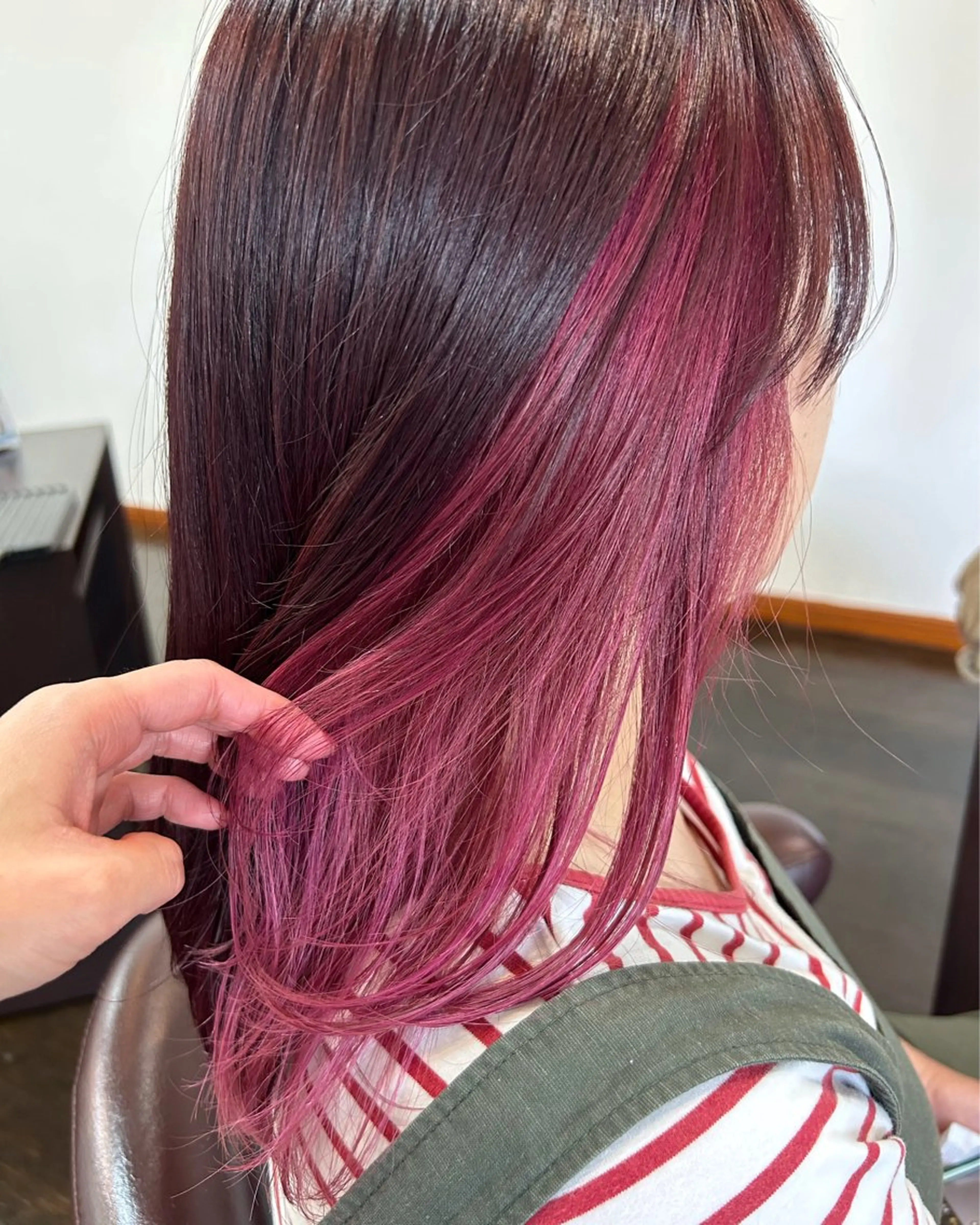 カラー インナーカラー ピンクカラー バイオレットカラー 坂本 瑞季のヘアスタイル