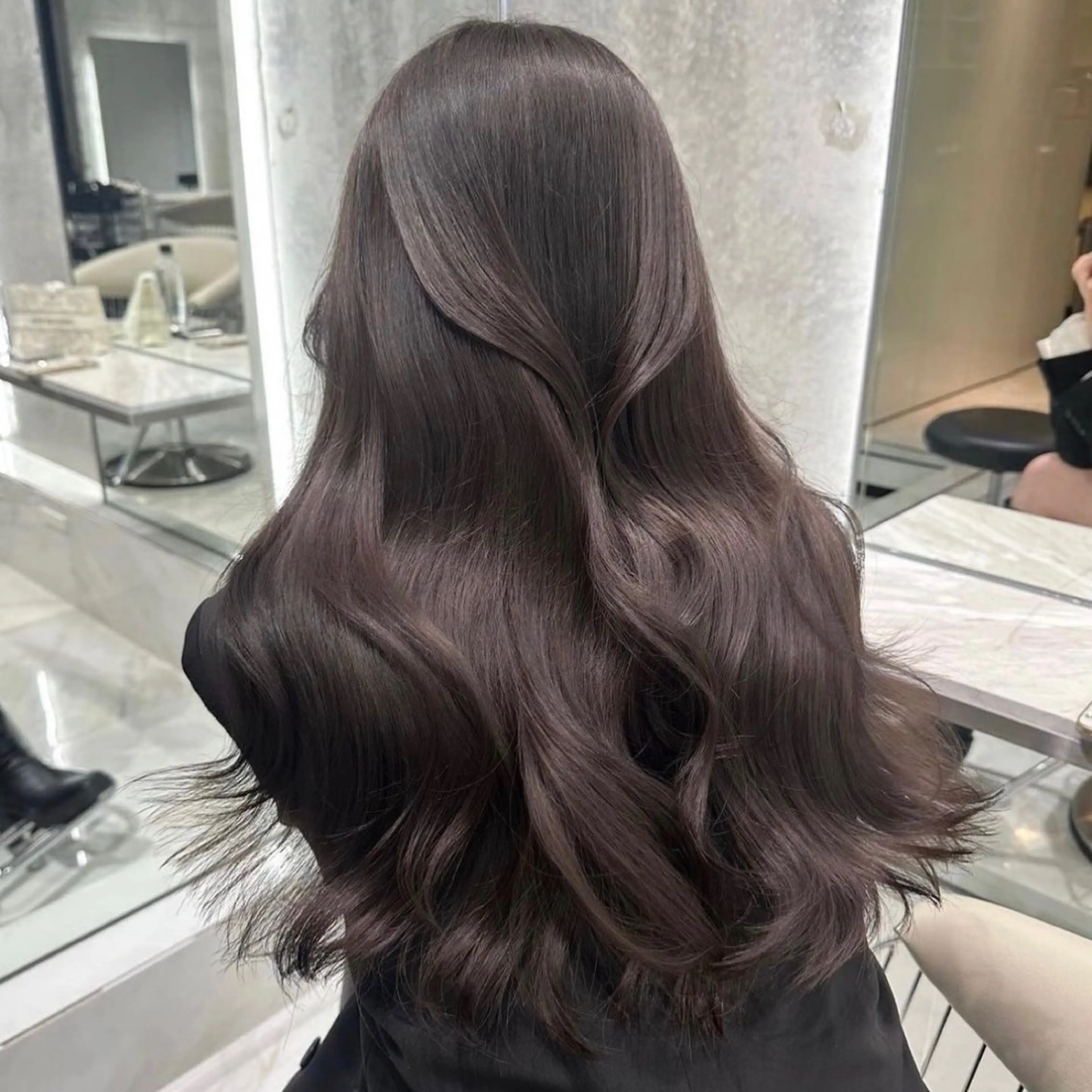 ロング ♡Yoshino♡ 艶グレージュカラーのヘアスタイル