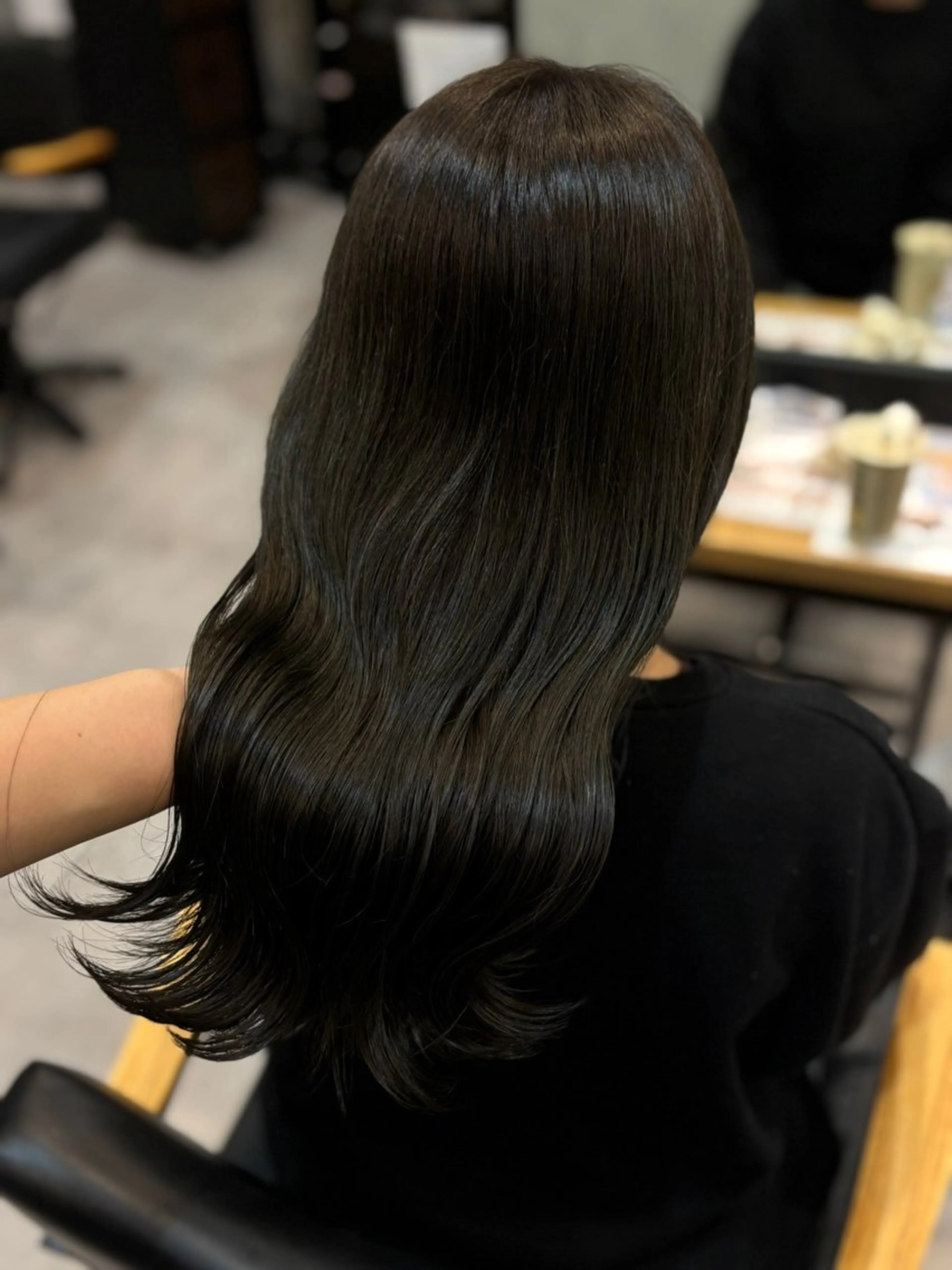 ロング 水野 志保のヘアスタイル