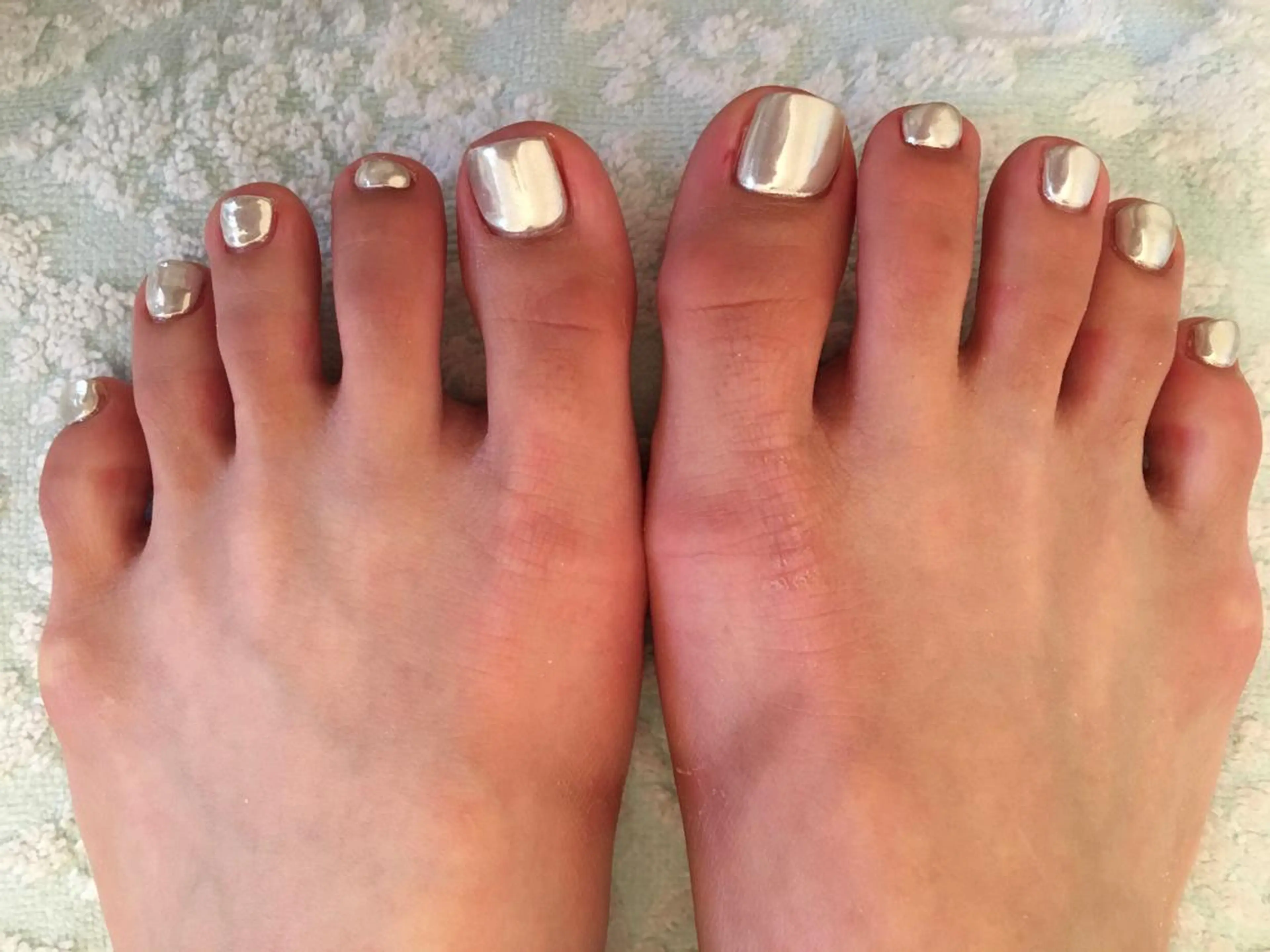 ネイル フットネイル ゴールド ミラーネイル ネイルサロン ショコラのネイルデザイン